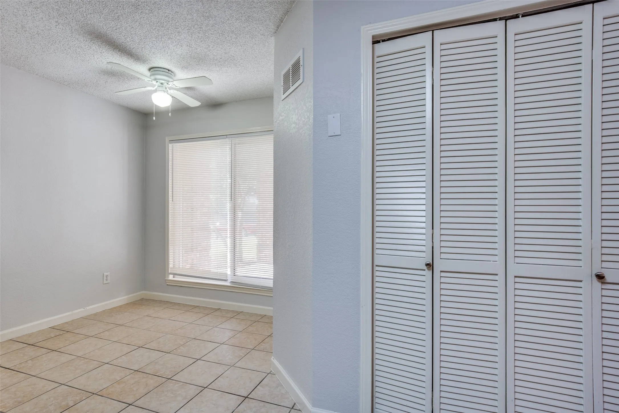 Single Family Residence For Sale in Dallas County , 1033 Garden Trail, Mesquite, Texas 75149, 3 Bedroom, 3 Bathroom, 2 Garage spaces, 1,501 Sqft, built in 1985, mls#21370273, Real Estate Agent in Mesquite, Homes For Sale in Dallas county, Homes For Sale in Mesquite, Realtor in Mesquite Texas, Real Estate Brokerage Independent Realty Texas, Luminita Cordes Realtor
