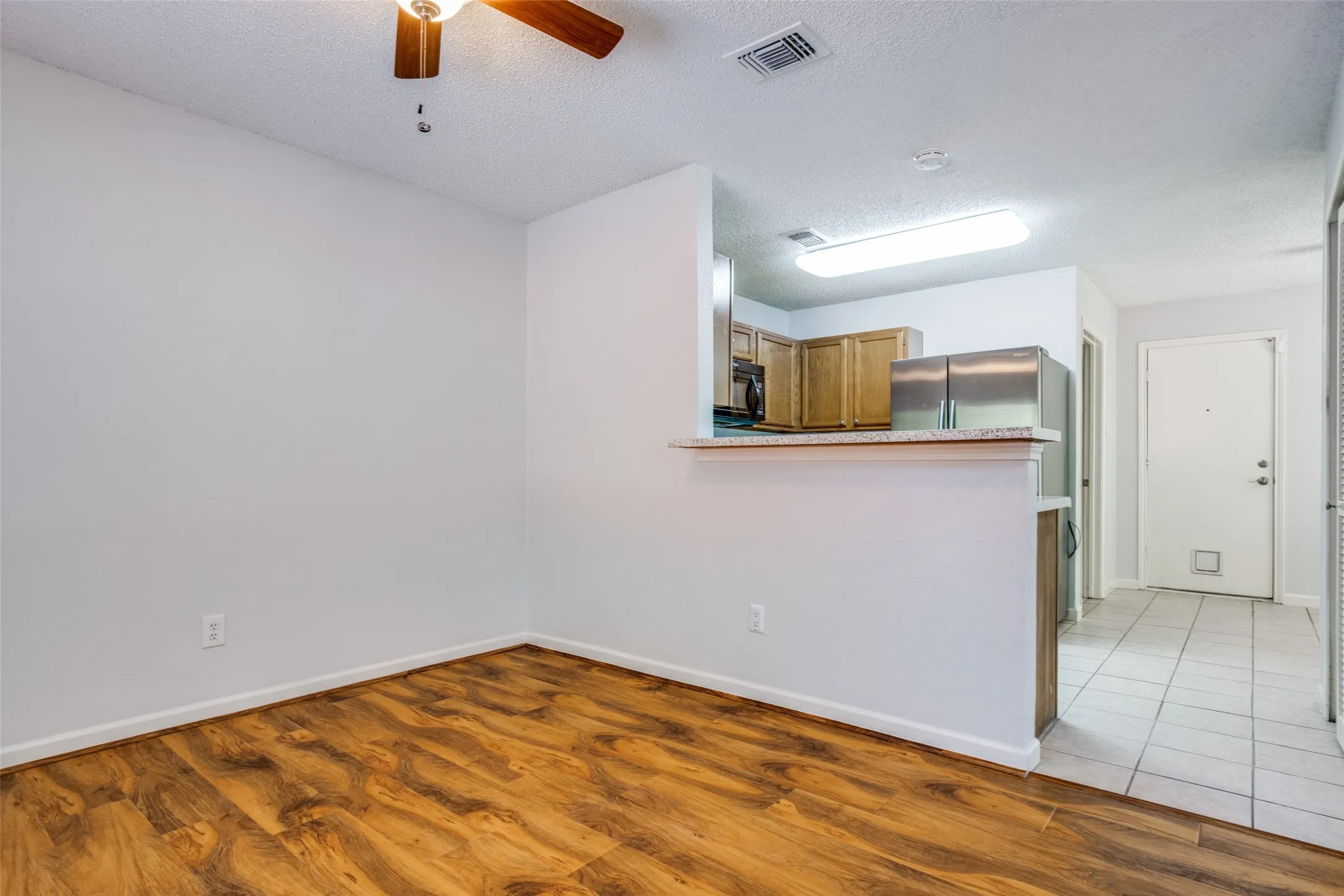 Single Family Residence For Sale in Dallas County , 1033 Garden Trail, Mesquite, Texas 75149, 3 Bedroom, 3 Bathroom, 2 Garage spaces, 1,501 Sqft, built in 1985, mls#21370273, Real Estate Agent in Mesquite, Homes For Sale in Dallas county, Homes For Sale in Mesquite, Realtor in Mesquite Texas, Real Estate Brokerage Independent Realty Texas, Luminita Cordes Realtor