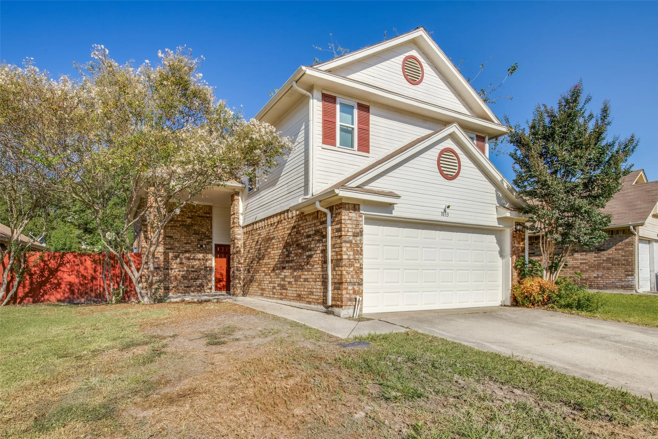 Single Family Residence For Sale in Dallas County , 1033 Garden Trail, Mesquite, Texas 75149, 3 Bedroom, 3 Bathroom, 2 Garage spaces, 1,501 Sqft, built in 1985, mls#21370273, Real Estate Agent in Mesquite, Homes For Sale in Dallas county, Homes For Sale in Mesquite, Realtor in Mesquite Texas, Real Estate Brokerage Independent Realty Texas, Luminita Cordes Realtor