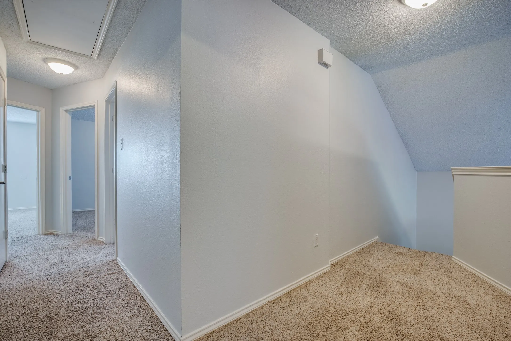 Single Family Residence For Sale in Dallas County , 1033 Garden Trail, Mesquite, Texas 75149, 3 Bedroom, 3 Bathroom, 2 Garage spaces, 1,501 Sqft, built in 1985, mls#21370273, Real Estate Agent in Mesquite, Homes For Sale in Dallas county, Homes For Sale in Mesquite, Realtor in Mesquite Texas, Real Estate Brokerage Independent Realty Texas, Luminita Cordes Realtor