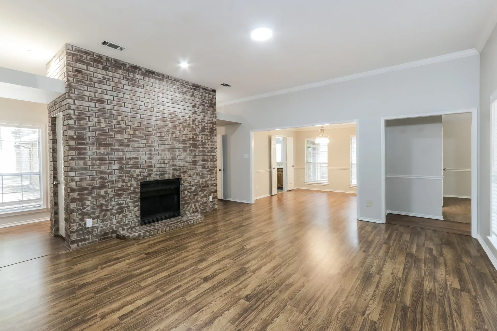 Single Family Residence For Rent in Dallas County , 542 Renee Lane, De Soto, Texas 75115, 4 Bedroom, 3 Bathroom, 2 Garage spaces, 2,700 Sqft, built in 1986, mls#21370317, Real Estate Agent in De Soto, Homes For Rent in Dallas county, Homes For Rent in De Soto, Realtor in De Soto Texas, Real Estate Brokerage Independent Realty Texas, Luminita Cordes Realtor