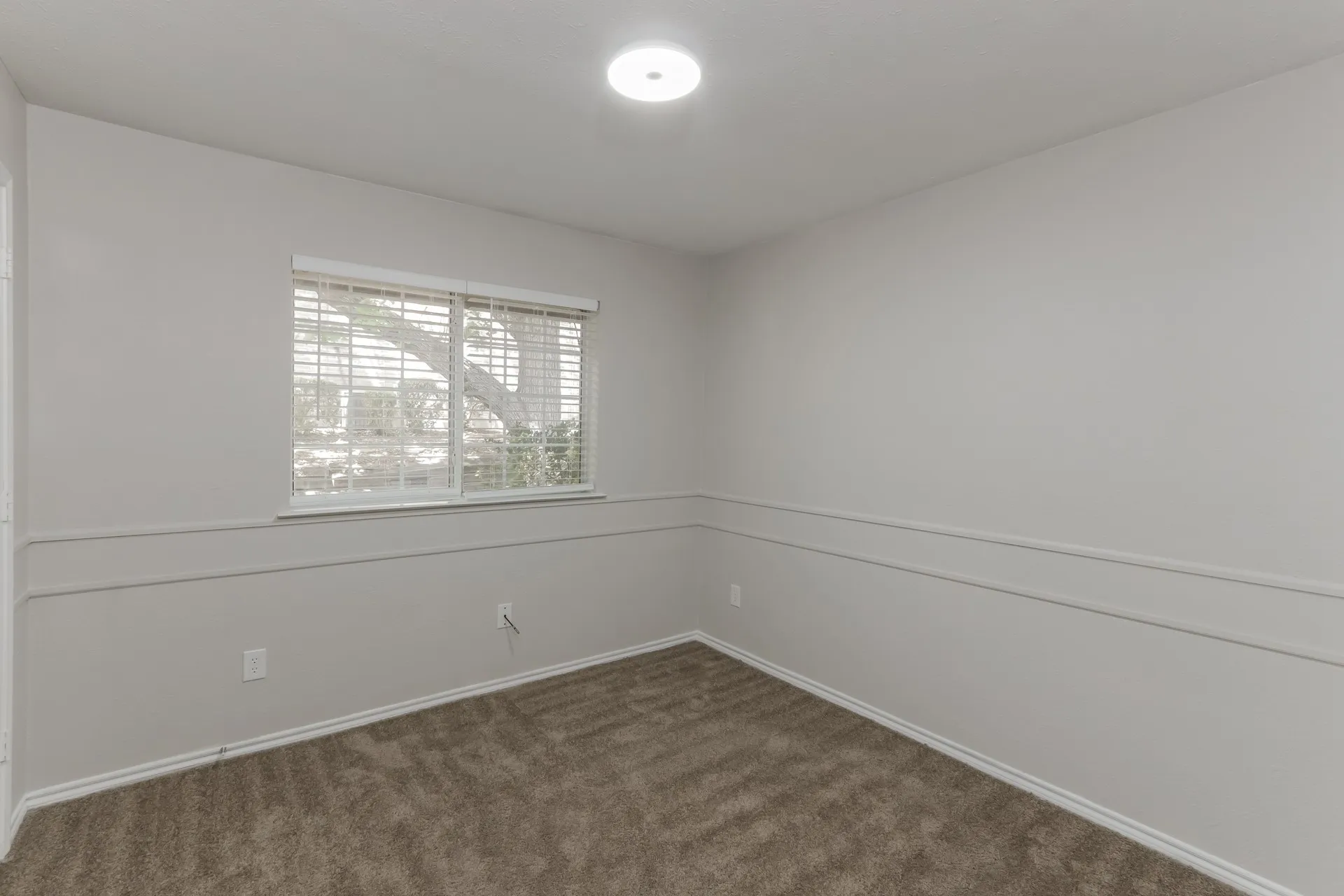 Single Family Residence For Rent in Dallas County , 542 Renee Lane, De Soto, Texas 75115, 4 Bedroom, 3 Bathroom, 2 Garage spaces, 2,700 Sqft, built in 1986, mls#21370317, Real Estate Agent in De Soto, Homes For Rent in Dallas county, Homes For Rent in De Soto, Realtor in De Soto Texas, Real Estate Brokerage Independent Realty Texas, Luminita Cordes Realtor