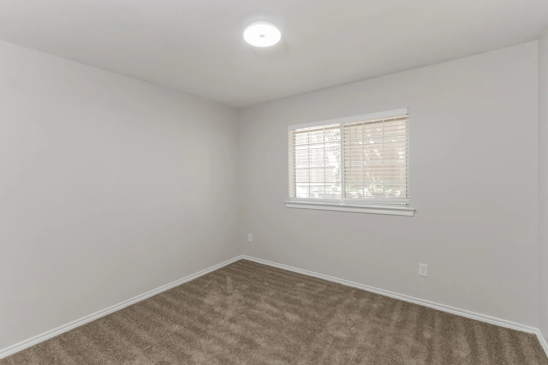 Single Family Residence For Rent in Dallas County , 542 Renee Lane, De Soto, Texas 75115, 4 Bedroom, 3 Bathroom, 2 Garage spaces, 2,700 Sqft, built in 1986, mls#21370317, Real Estate Agent in De Soto, Homes For Rent in Dallas county, Homes For Rent in De Soto, Realtor in De Soto Texas, Real Estate Brokerage Independent Realty Texas, Luminita Cordes Realtor