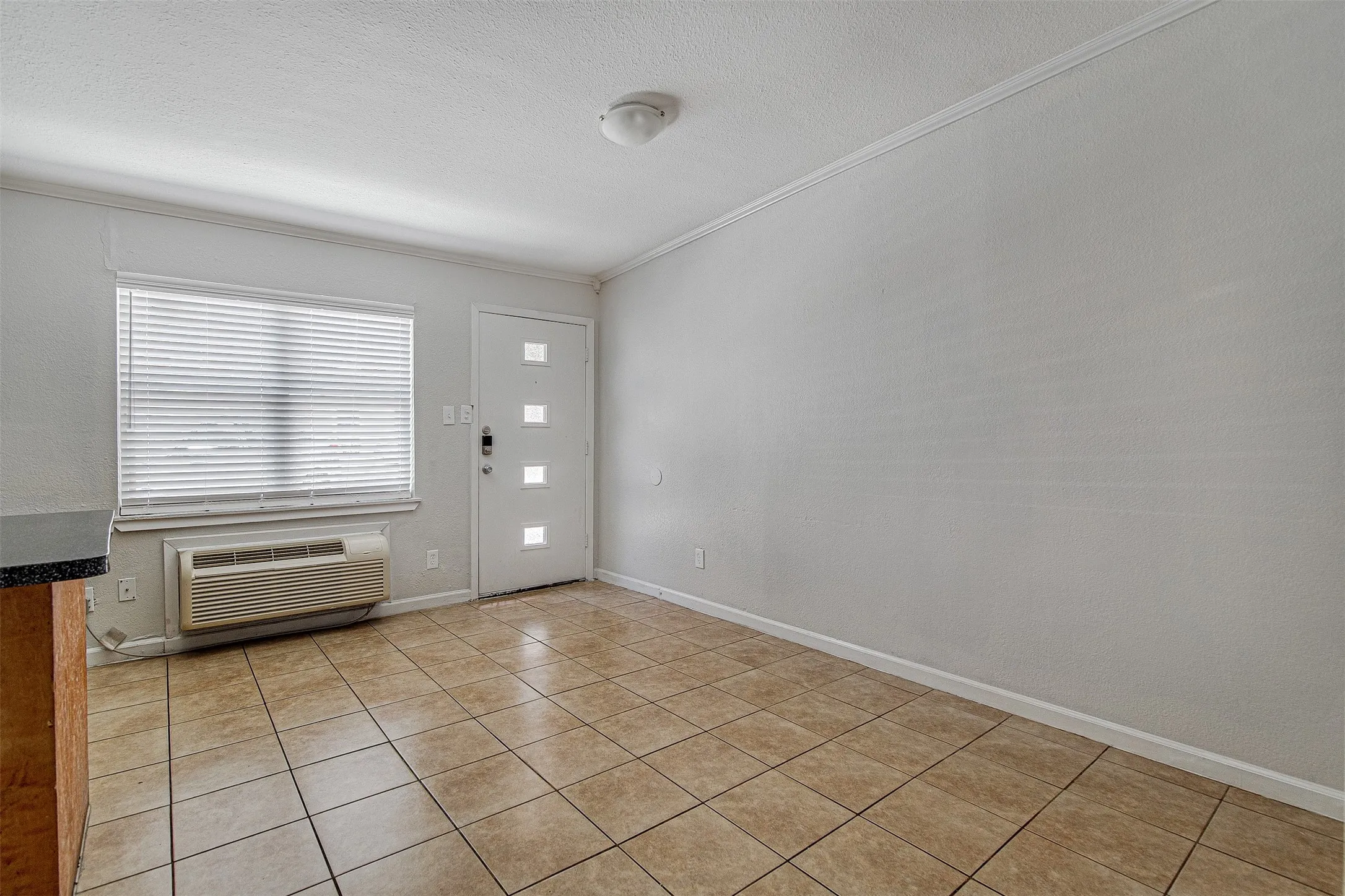 Apartment For Rent in Tarrant County , 304 E Mitchell Street, Arlington, Texas 76010, 1 Bedroom, 1 Bathroom, Garage spaces, 10,490 Sqft, built in 1950, mls#21370275, Real Estate Agent in Arlington, Homes For Rent in Tarrant county, Homes For Rent in Arlington, Realtor in Arlington Texas, Real Estate Brokerage Independent Realty Texas, Luminita Cordes Realtor