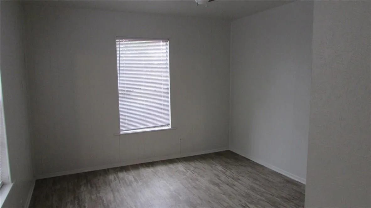 Duplex For Rent in Tarrant County , 333 Nursery Lane, Fort Worth, Texas 76114, 1 Bedroom, 1 Bathroom, Garage spaces, 504 Sqft, built in 1930, mls#21370321, Real Estate Agent in Fort Worth, Homes For Rent in Tarrant county, Homes For Rent in Fort Worth, Realtor in Fort Worth Texas, Real Estate Brokerage Independent Realty Texas, Luminita Cordes Realtor
