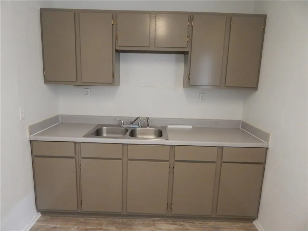 Duplex For Rent in Tarrant County , 333 Nursery Lane, Fort Worth, Texas 76114, 1 Bedroom, 1 Bathroom, Garage spaces, 504 Sqft, built in 1930, mls#21370321, Real Estate Agent in Fort Worth, Homes For Rent in Tarrant county, Homes For Rent in Fort Worth, Realtor in Fort Worth Texas, Real Estate Brokerage Independent Realty Texas, Luminita Cordes Realtor