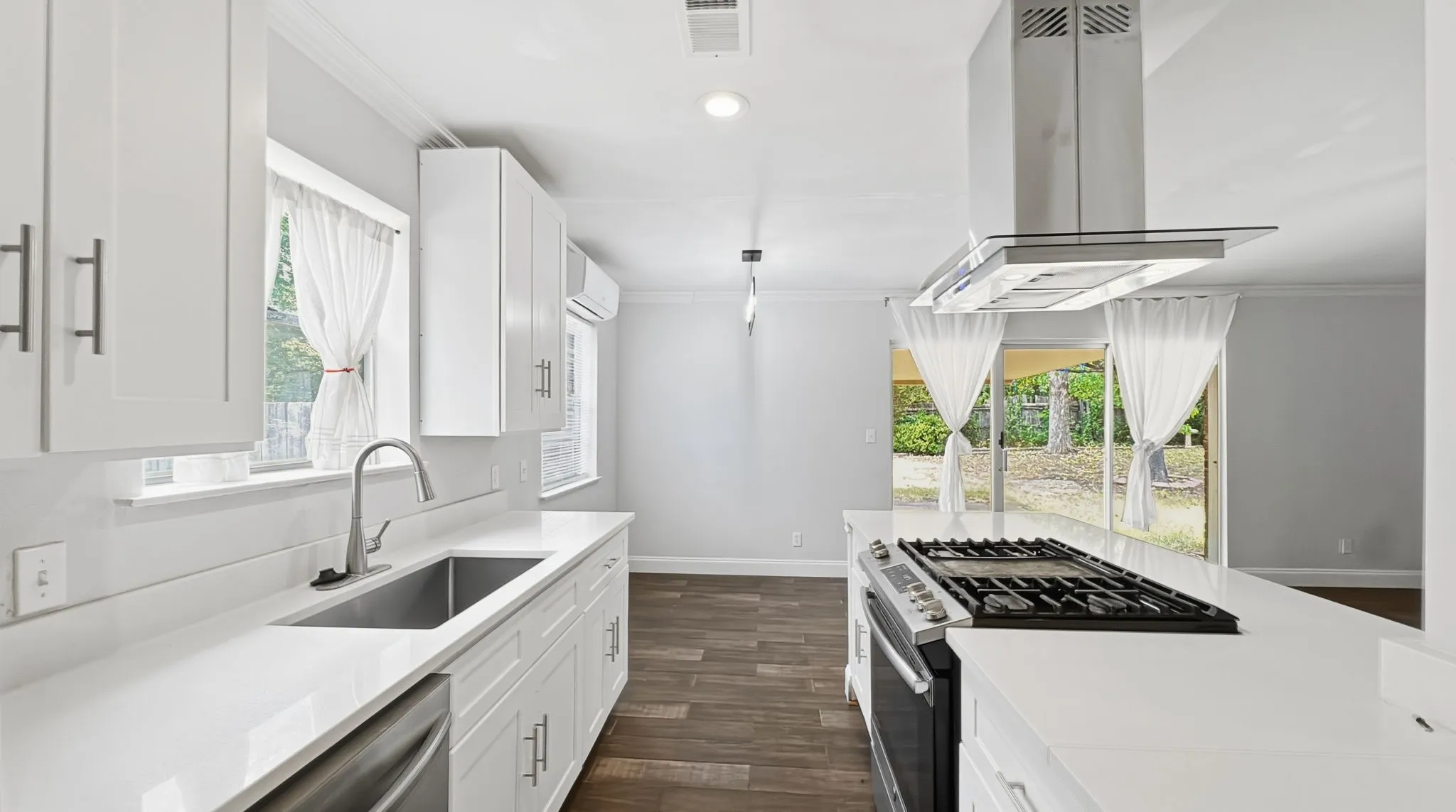 Single Family Residence For Rent in Collin County , 1421 Meadowcrest Drive, Plano, Texas 75075, 3 Bedroom, 2 Bathroom, 2 Garage spaces, 1,256 Sqft, built in 1966, mls#21370268, Real Estate Agent in Plano, Homes For Rent in Collin county, Homes For Rent in Plano, Realtor in Plano Texas, Real Estate Brokerage Independent Realty Texas, Luminita Cordes Realtor