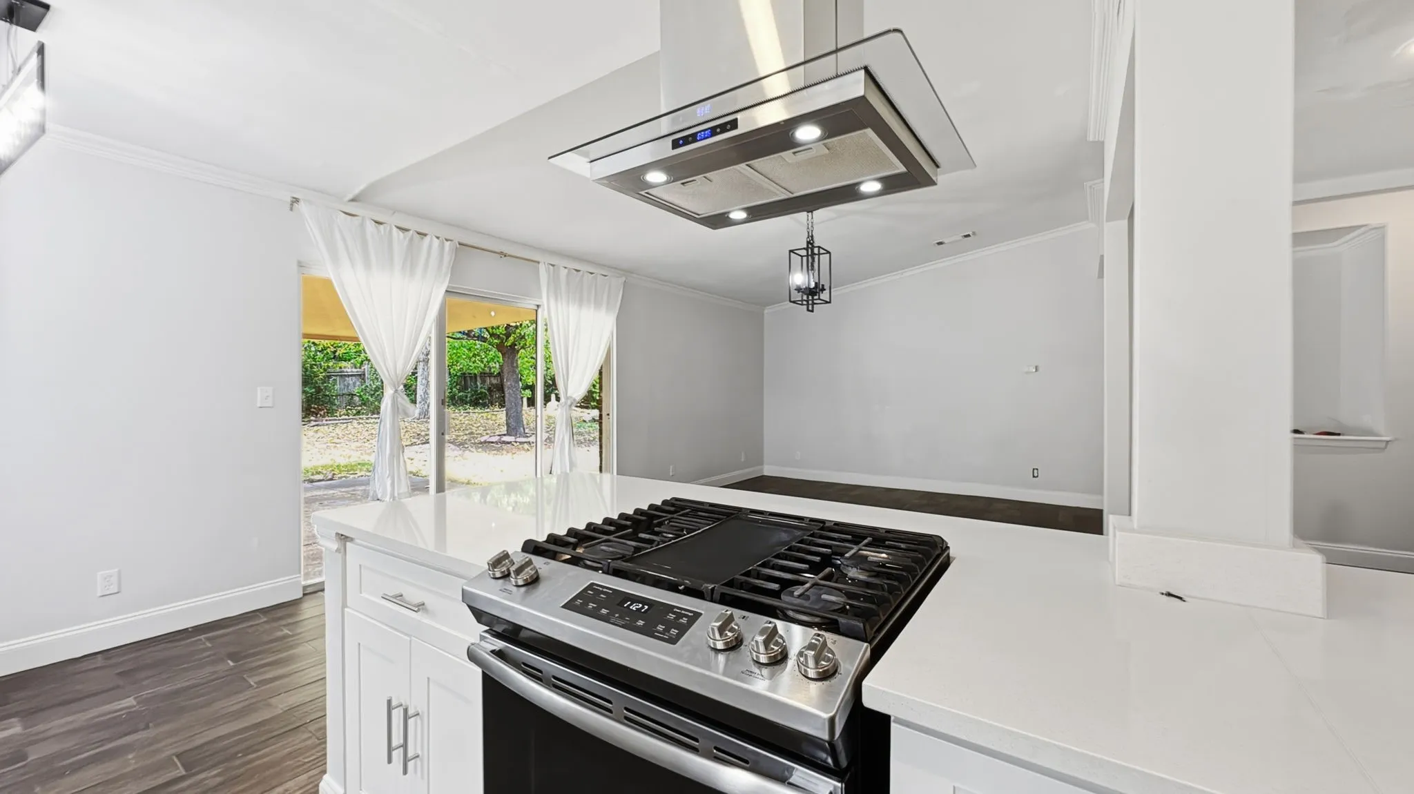 Single Family Residence For Rent in Collin County , 1421 Meadowcrest Drive, Plano, Texas 75075, 3 Bedroom, 2 Bathroom, 2 Garage spaces, 1,256 Sqft, built in 1966, mls#21370268, Real Estate Agent in Plano, Homes For Rent in Collin county, Homes For Rent in Plano, Realtor in Plano Texas, Real Estate Brokerage Independent Realty Texas, Luminita Cordes Realtor