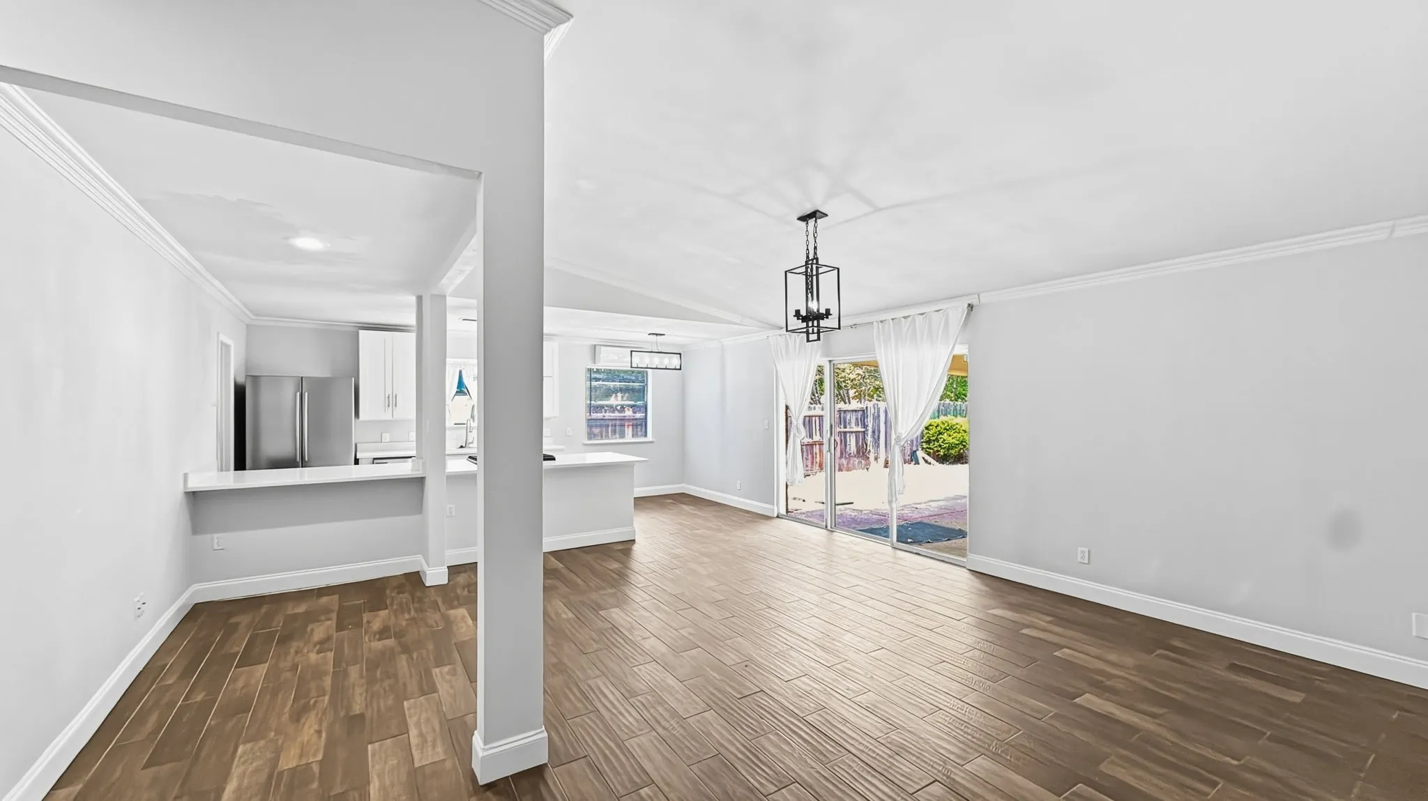 Single Family Residence For Rent in Collin County , 1421 Meadowcrest Drive, Plano, Texas 75075, 3 Bedroom, 2 Bathroom, 2 Garage spaces, 1,256 Sqft, built in 1966, mls#21370268, Real Estate Agent in Plano, Homes For Rent in Collin county, Homes For Rent in Plano, Realtor in Plano Texas, Real Estate Brokerage Independent Realty Texas, Luminita Cordes Realtor