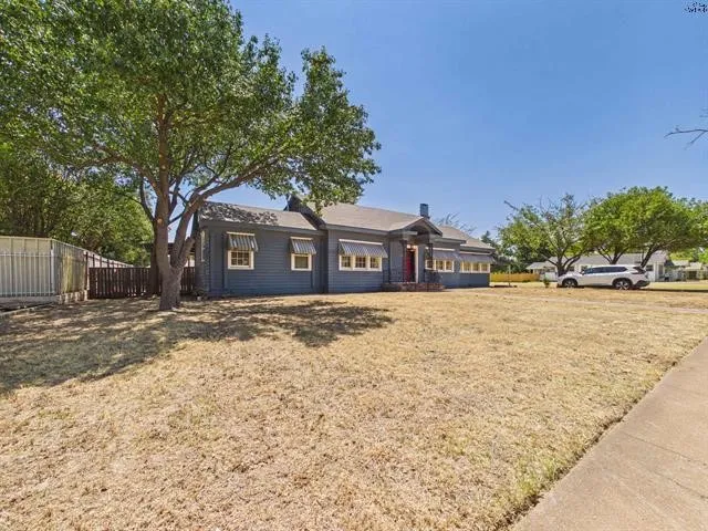 Single Family Residence For Sale in Wichita County , 1305 Buchanan Street, Wichita Falls, Texas 76309, 3 Bedroom, 2 Bathroom, Garage spaces, 2,002 Sqft, built in 1922, mls#21370302, Real Estate Agent in Wichita Falls, Homes For Sale in Wichita county, Homes For Sale in Wichita Falls, Realtor in Wichita Falls Texas, Real Estate Brokerage Independent Realty Texas, Luminita Cordes Realtor