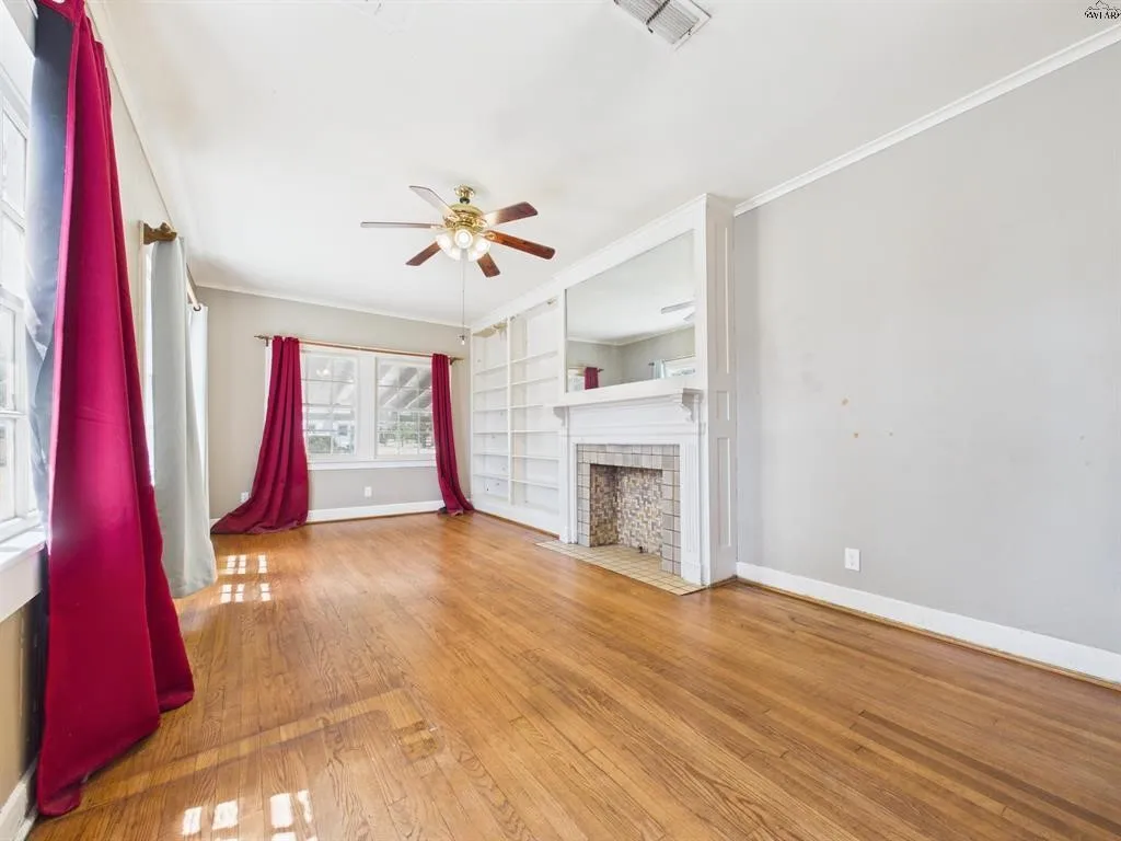 Single Family Residence For Sale in Wichita County , 1305 Buchanan Street, Wichita Falls, Texas 76309, 3 Bedroom, 2 Bathroom, Garage spaces, 2,002 Sqft, built in 1922, mls#21370302, Real Estate Agent in Wichita Falls, Homes For Sale in Wichita county, Homes For Sale in Wichita Falls, Realtor in Wichita Falls Texas, Real Estate Brokerage Independent Realty Texas, Luminita Cordes Realtor