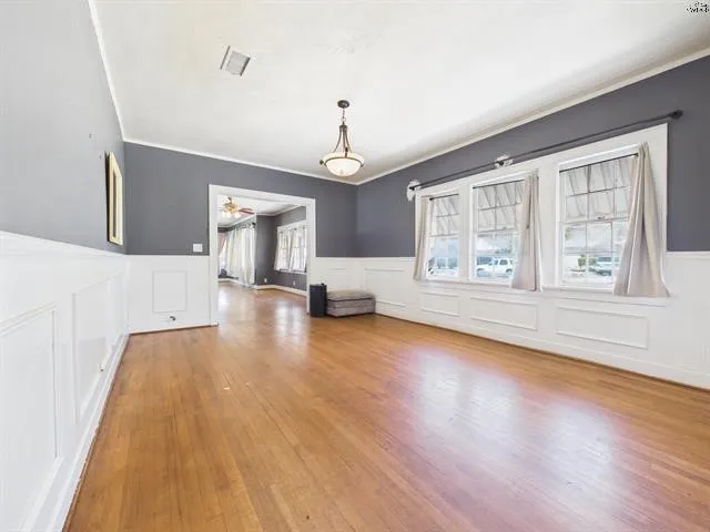 Single Family Residence For Sale in Wichita County , 1305 Buchanan Street, Wichita Falls, Texas 76309, 3 Bedroom, 2 Bathroom, Garage spaces, 2,002 Sqft, built in 1922, mls#21370302, Real Estate Agent in Wichita Falls, Homes For Sale in Wichita county, Homes For Sale in Wichita Falls, Realtor in Wichita Falls Texas, Real Estate Brokerage Independent Realty Texas, Luminita Cordes Realtor
