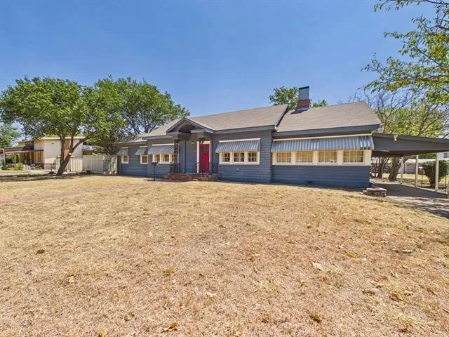 Single Family Residence For Sale in Wichita County , 1305 Buchanan Street, Wichita Falls, Texas 76309, 3 Bedroom, 2 Bathroom, Garage spaces, 2,002 Sqft, built in 1922, mls#21370302, Real Estate Agent in Wichita Falls, Homes For Sale in Wichita county, Homes For Sale in Wichita Falls, Realtor in Wichita Falls Texas, Real Estate Brokerage Independent Realty Texas, Luminita Cordes Realtor