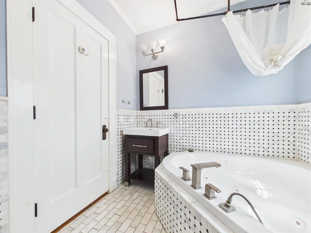 Single Family Residence For Sale in Wichita County , 1305 Buchanan Street, Wichita Falls, Texas 76309, 3 Bedroom, 2 Bathroom, Garage spaces, 2,002 Sqft, built in 1922, mls#21370302, Real Estate Agent in Wichita Falls, Homes For Sale in Wichita county, Homes For Sale in Wichita Falls, Realtor in Wichita Falls Texas, Real Estate Brokerage Independent Realty Texas, Luminita Cordes Realtor