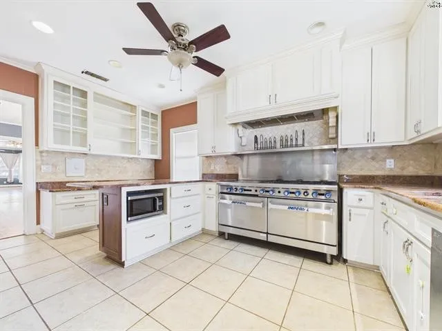 Single Family Residence For Sale in Wichita County , 1305 Buchanan Street, Wichita Falls, Texas 76309, 3 Bedroom, 2 Bathroom, Garage spaces, 2,002 Sqft, built in 1922, mls#21370302, Real Estate Agent in Wichita Falls, Homes For Sale in Wichita county, Homes For Sale in Wichita Falls, Realtor in Wichita Falls Texas, Real Estate Brokerage Independent Realty Texas, Luminita Cordes Realtor