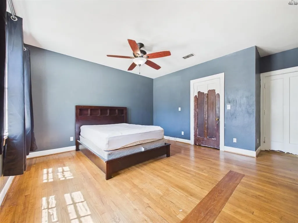 Single Family Residence For Sale in Wichita County , 1305 Buchanan Street, Wichita Falls, Texas 76309, 3 Bedroom, 2 Bathroom, Garage spaces, 2,002 Sqft, built in 1922, mls#21370302, Real Estate Agent in Wichita Falls, Homes For Sale in Wichita county, Homes For Sale in Wichita Falls, Realtor in Wichita Falls Texas, Real Estate Brokerage Independent Realty Texas, Luminita Cordes Realtor