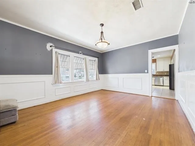 Single Family Residence For Sale in Wichita County , 1305 Buchanan Street, Wichita Falls, Texas 76309, 3 Bedroom, 2 Bathroom, Garage spaces, 2,002 Sqft, built in 1922, mls#21370302, Real Estate Agent in Wichita Falls, Homes For Sale in Wichita county, Homes For Sale in Wichita Falls, Realtor in Wichita Falls Texas, Real Estate Brokerage Independent Realty Texas, Luminita Cordes Realtor