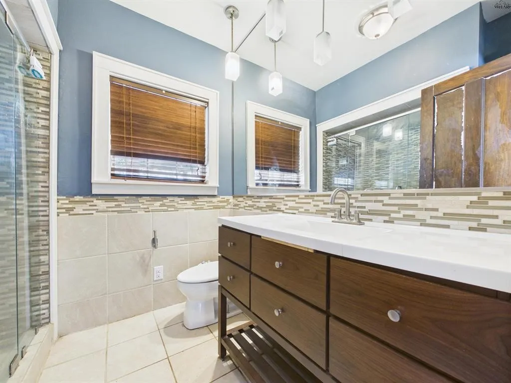 Single Family Residence For Sale in Wichita County , 1305 Buchanan Street, Wichita Falls, Texas 76309, 3 Bedroom, 2 Bathroom, Garage spaces, 2,002 Sqft, built in 1922, mls#21370302, Real Estate Agent in Wichita Falls, Homes For Sale in Wichita county, Homes For Sale in Wichita Falls, Realtor in Wichita Falls Texas, Real Estate Brokerage Independent Realty Texas, Luminita Cordes Realtor