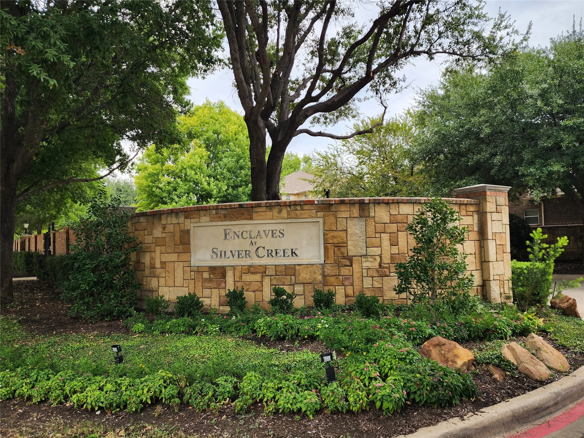 Single Family Residence For Sale in Dallas County , 2973 Saint Andrews Drive, Lewisville, Texas 75067, 3 Bedroom, 3 Bathroom, 2 Garage spaces, 2,050 Sqft, built in 2004, mls#21369363, Real Estate Agent in Lewisville, Homes For Sale in Dallas county, Homes For Sale in Lewisville, Realtor in Lewisville Texas, Real Estate Brokerage Independent Realty Texas, Luminita Cordes Realtor