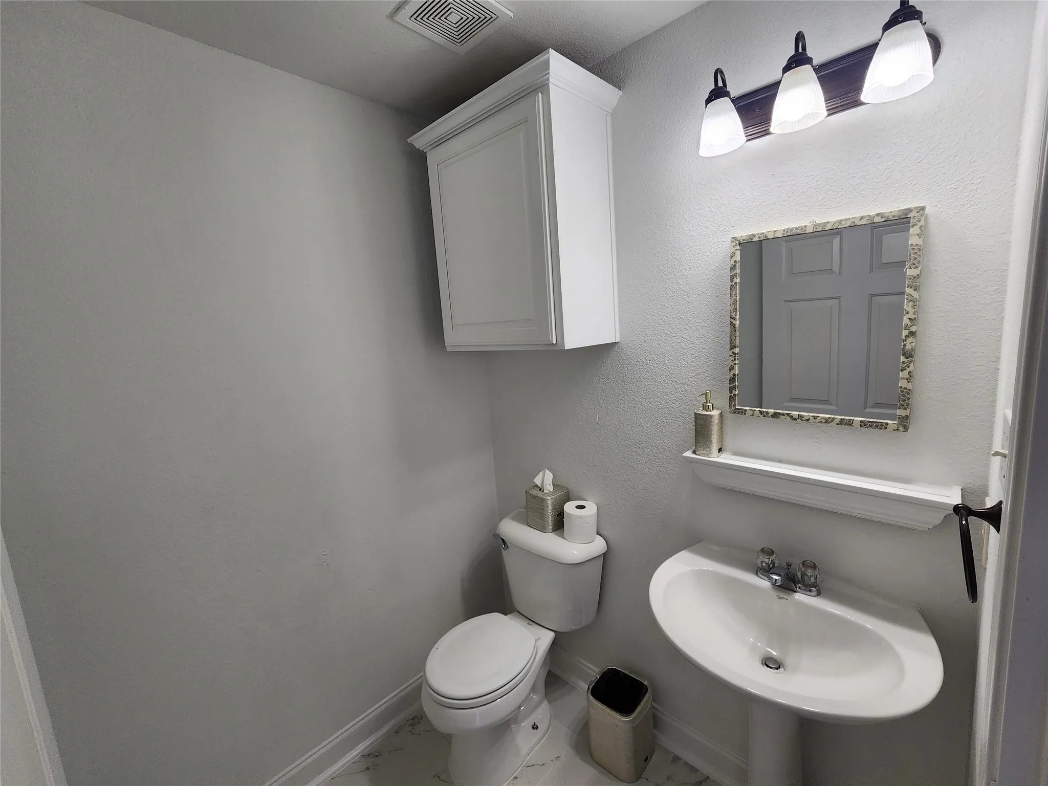 Single Family Residence For Sale in Dallas County , 2973 Saint Andrews Drive, Lewisville, Texas 75067, 3 Bedroom, 3 Bathroom, 2 Garage spaces, 2,050 Sqft, built in 2004, mls#21369363, Real Estate Agent in Lewisville, Homes For Sale in Dallas county, Homes For Sale in Lewisville, Realtor in Lewisville Texas, Real Estate Brokerage Independent Realty Texas, Luminita Cordes Realtor