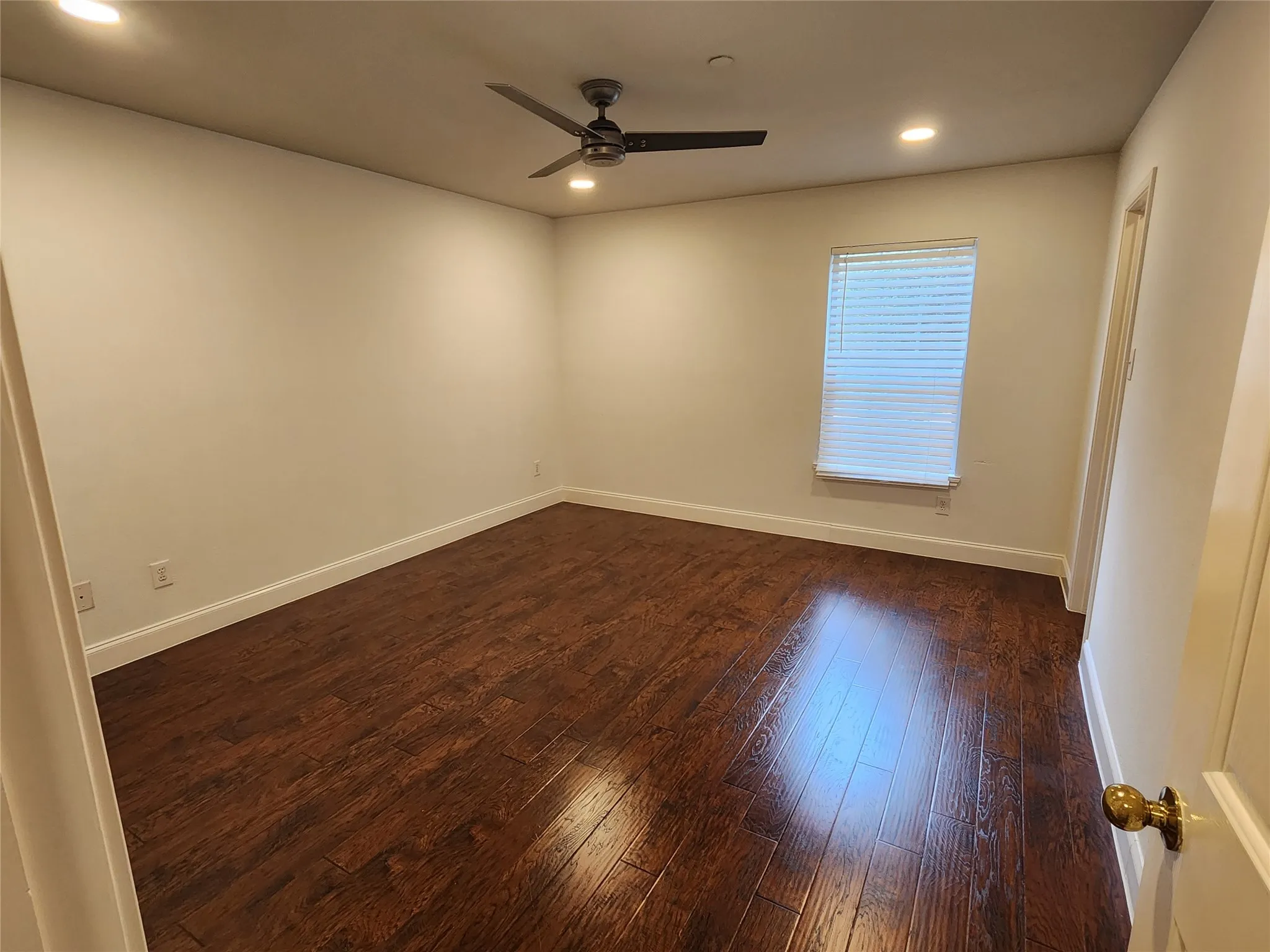 Single Family Residence For Sale in Dallas County , 2973 Saint Andrews Drive, Lewisville, Texas 75067, 3 Bedroom, 3 Bathroom, 2 Garage spaces, 2,050 Sqft, built in 2004, mls#21369363, Real Estate Agent in Lewisville, Homes For Sale in Dallas county, Homes For Sale in Lewisville, Realtor in Lewisville Texas, Real Estate Brokerage Independent Realty Texas, Luminita Cordes Realtor