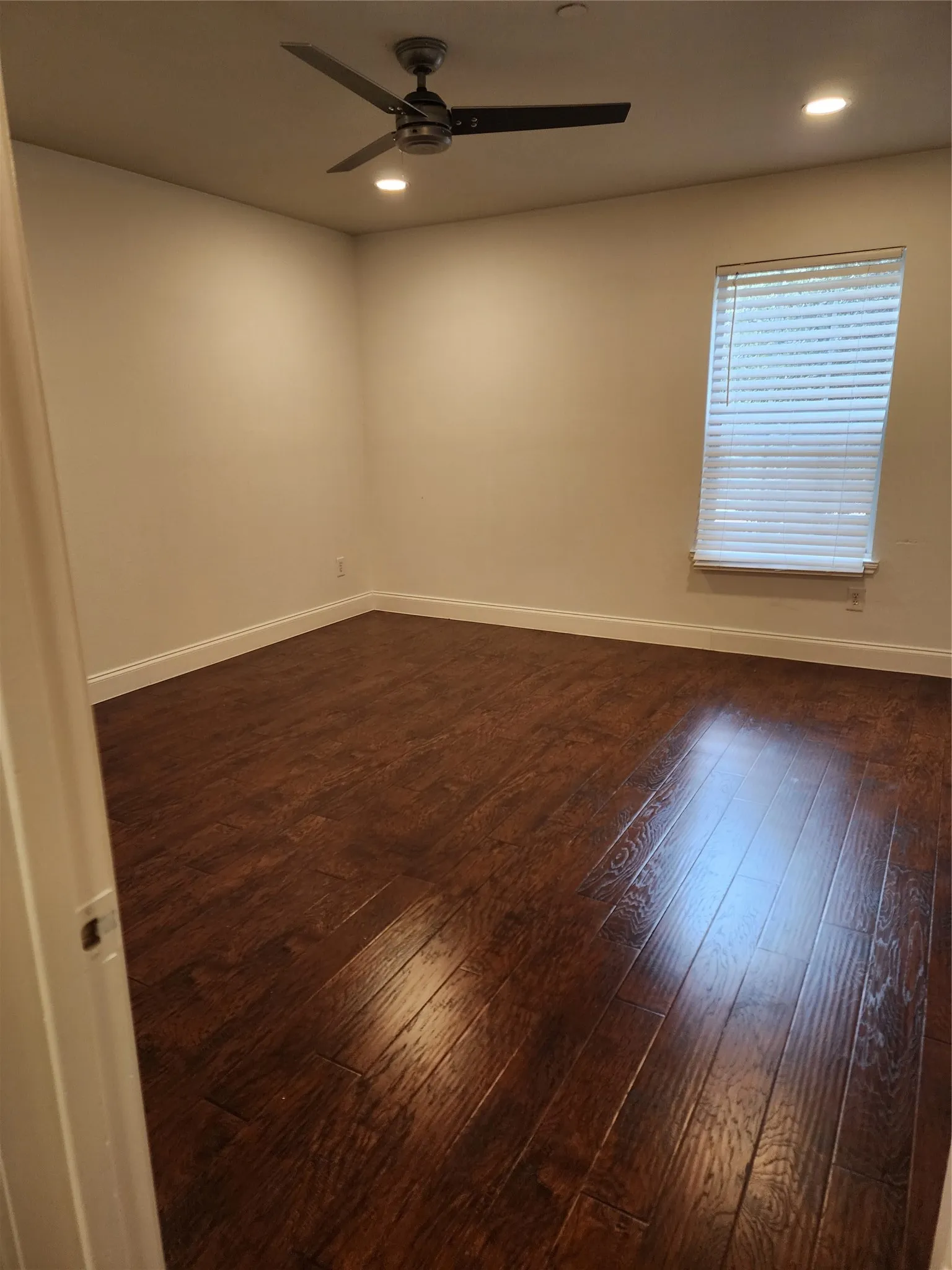 Single Family Residence For Sale in Dallas County , 2973 Saint Andrews Drive, Lewisville, Texas 75067, 3 Bedroom, 3 Bathroom, 2 Garage spaces, 2,050 Sqft, built in 2004, mls#21369363, Real Estate Agent in Lewisville, Homes For Sale in Dallas county, Homes For Sale in Lewisville, Realtor in Lewisville Texas, Real Estate Brokerage Independent Realty Texas, Luminita Cordes Realtor