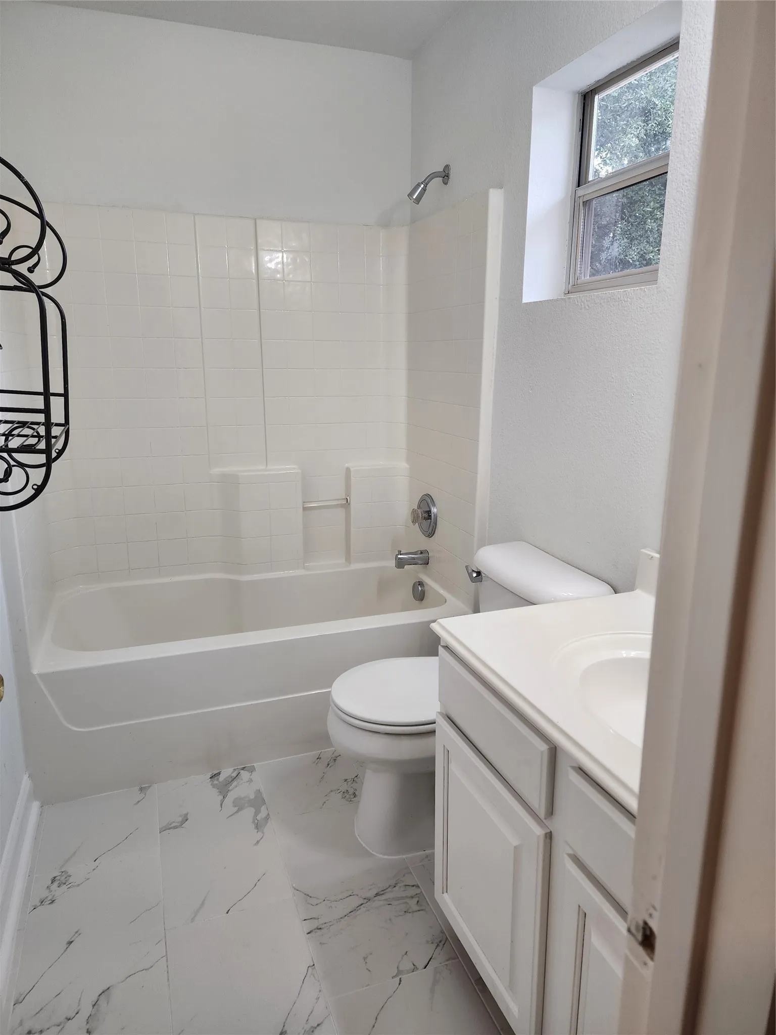 Single Family Residence For Sale in Dallas County , 2973 Saint Andrews Drive, Lewisville, Texas 75067, 3 Bedroom, 3 Bathroom, 2 Garage spaces, 2,050 Sqft, built in 2004, mls#21369363, Real Estate Agent in Lewisville, Homes For Sale in Dallas county, Homes For Sale in Lewisville, Realtor in Lewisville Texas, Real Estate Brokerage Independent Realty Texas, Luminita Cordes Realtor