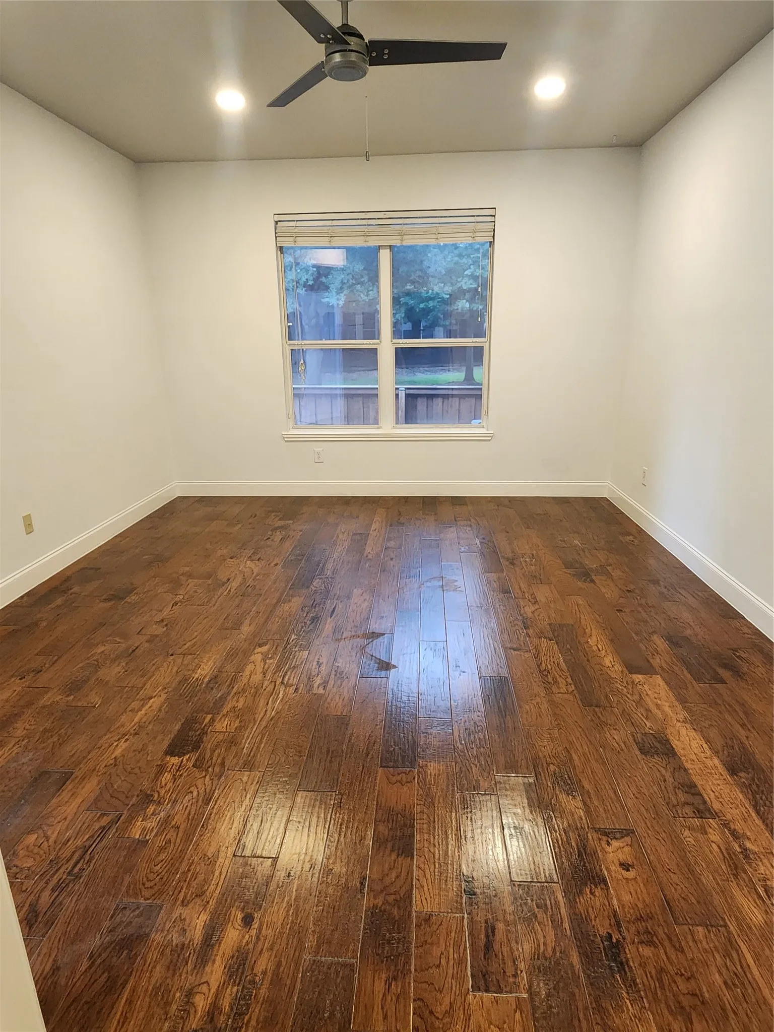 Single Family Residence For Sale in Dallas County , 2973 Saint Andrews Drive, Lewisville, Texas 75067, 3 Bedroom, 3 Bathroom, 2 Garage spaces, 2,050 Sqft, built in 2004, mls#21369363, Real Estate Agent in Lewisville, Homes For Sale in Dallas county, Homes For Sale in Lewisville, Realtor in Lewisville Texas, Real Estate Brokerage Independent Realty Texas, Luminita Cordes Realtor