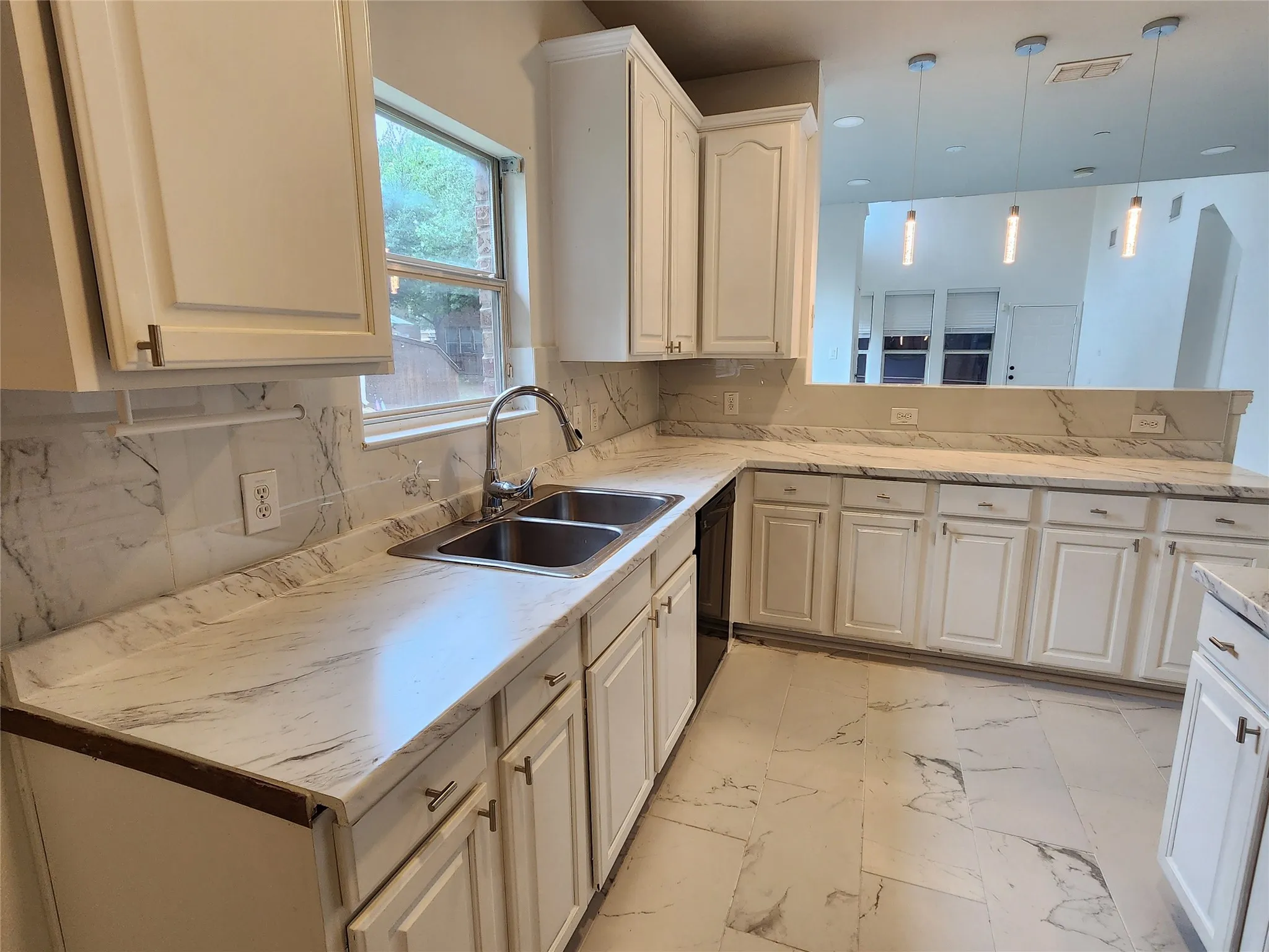 Single Family Residence For Sale in Dallas County , 2973 Saint Andrews Drive, Lewisville, Texas 75067, 3 Bedroom, 3 Bathroom, 2 Garage spaces, 2,050 Sqft, built in 2004, mls#21369363, Real Estate Agent in Lewisville, Homes For Sale in Dallas county, Homes For Sale in Lewisville, Realtor in Lewisville Texas, Real Estate Brokerage Independent Realty Texas, Luminita Cordes Realtor