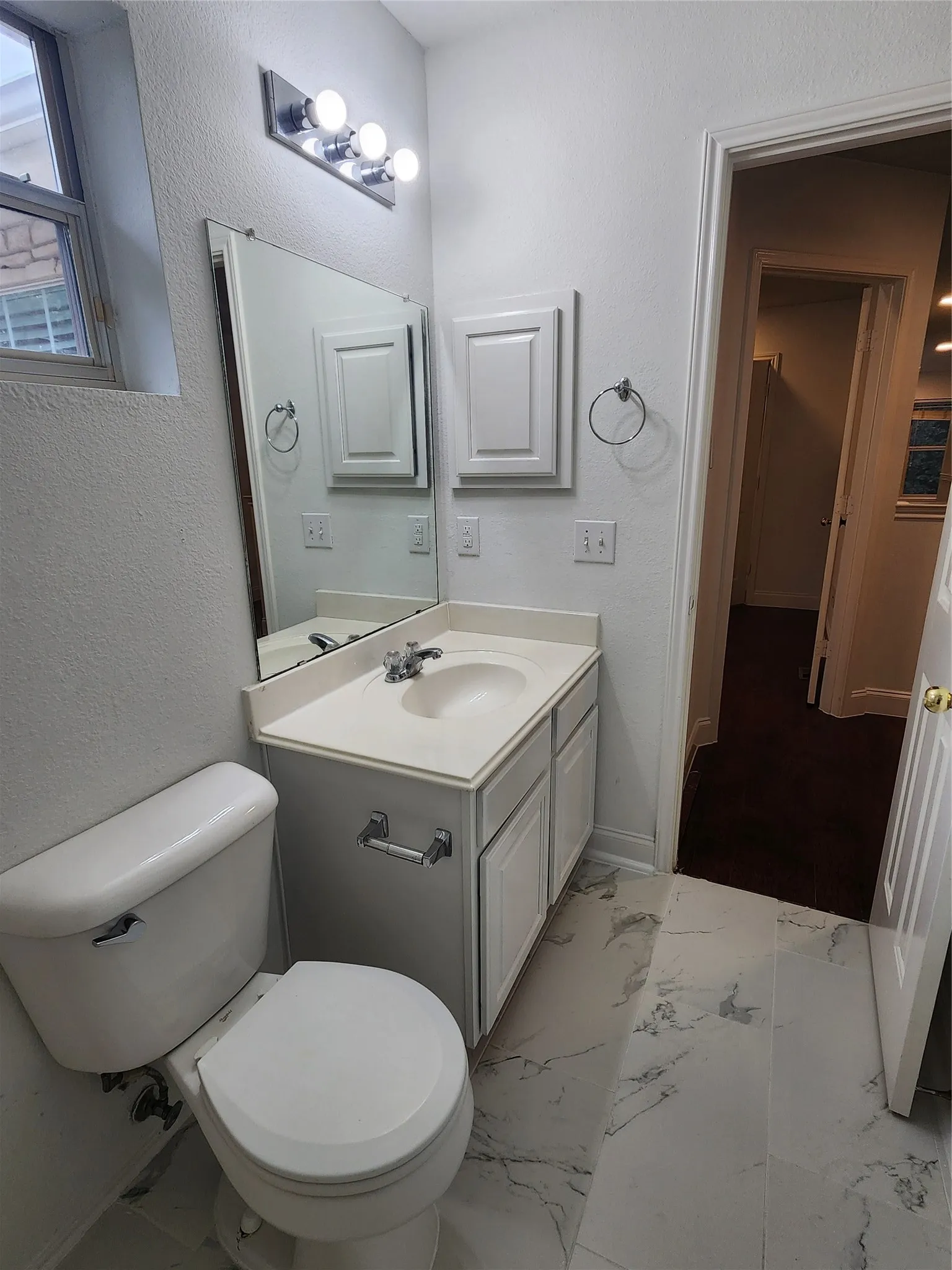 Single Family Residence For Sale in Dallas County , 2973 Saint Andrews Drive, Lewisville, Texas 75067, 3 Bedroom, 3 Bathroom, 2 Garage spaces, 2,050 Sqft, built in 2004, mls#21369363, Real Estate Agent in Lewisville, Homes For Sale in Dallas county, Homes For Sale in Lewisville, Realtor in Lewisville Texas, Real Estate Brokerage Independent Realty Texas, Luminita Cordes Realtor