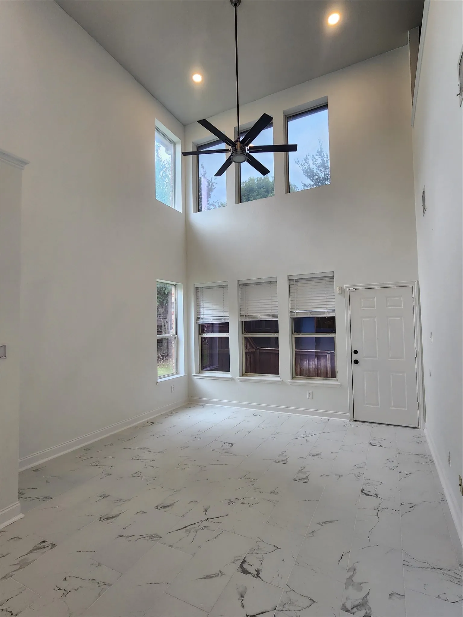 Single Family Residence For Sale in Dallas County , 2973 Saint Andrews Drive, Lewisville, Texas 75067, 3 Bedroom, 3 Bathroom, 2 Garage spaces, 2,050 Sqft, built in 2004, mls#21369363, Real Estate Agent in Lewisville, Homes For Sale in Dallas county, Homes For Sale in Lewisville, Realtor in Lewisville Texas, Real Estate Brokerage Independent Realty Texas, Luminita Cordes Realtor