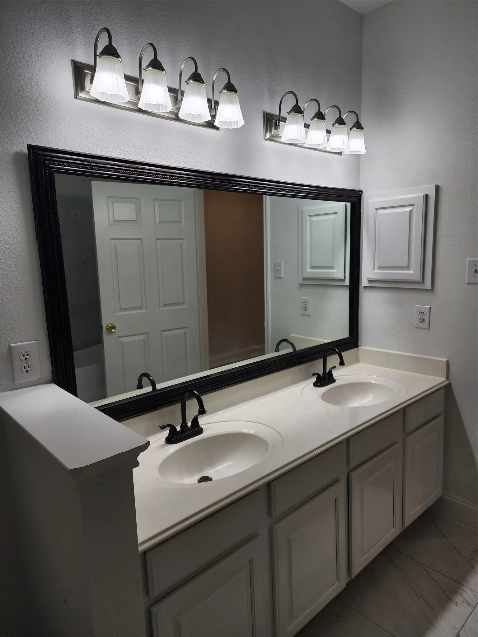 Single Family Residence For Sale in Dallas County , 2973 Saint Andrews Drive, Lewisville, Texas 75067, 3 Bedroom, 3 Bathroom, 2 Garage spaces, 2,050 Sqft, built in 2004, mls#21369363, Real Estate Agent in Lewisville, Homes For Sale in Dallas county, Homes For Sale in Lewisville, Realtor in Lewisville Texas, Real Estate Brokerage Independent Realty Texas, Luminita Cordes Realtor