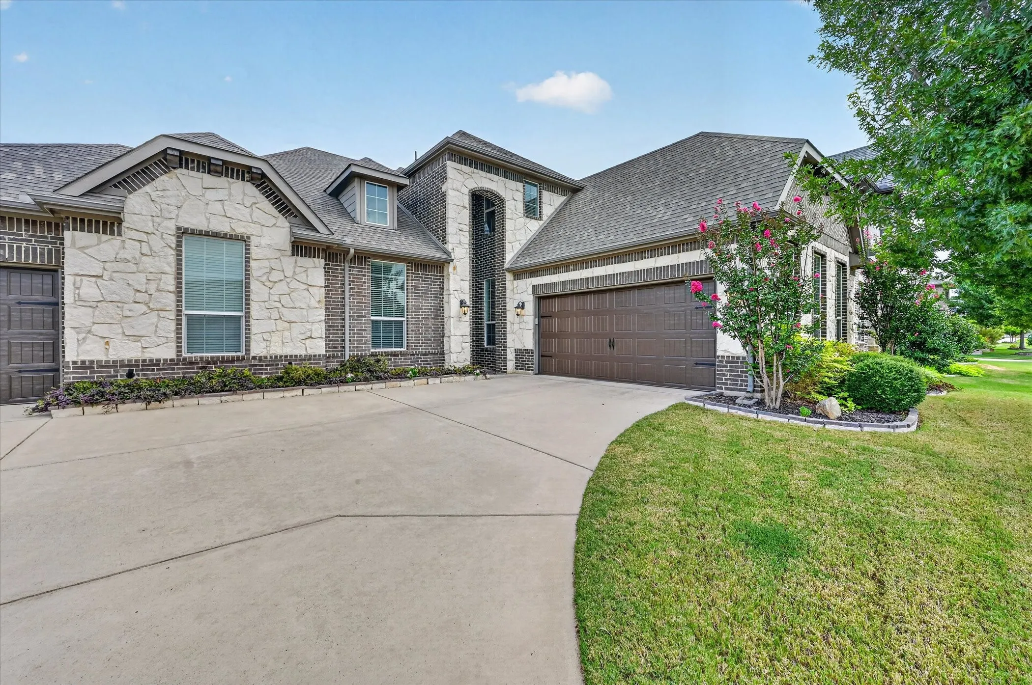 Single Family Residence For Sale in Tarrant County , 1025 Claystone Ridge, Fort Worth, Texas 76028, 4 Bedroom, 3 Bathroom, 3 Garage spaces, 3,262 Sqft, built in 2018, mls#21369037, Real Estate Agent in Fort Worth, Homes For Sale in Tarrant county, Homes For Sale in Fort Worth, Realtor in Fort Worth Texas, Real Estate Brokerage Independent Realty Texas, Luminita Cordes Realtor