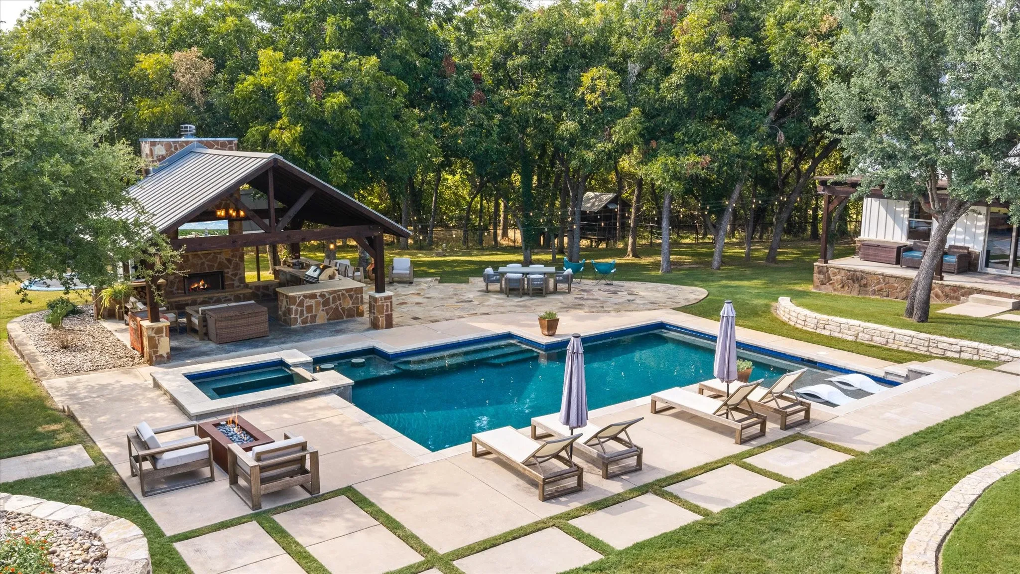 Single Family Residence For Sale in Somervell County , 1281 Shady Oaks Circle, Glen Rose, Texas 76043, 4 Bedroom, 4 Bathroom, 4 Garage spaces, 3,784 Sqft, built in 2008, mls#21369128, Real Estate Agent in Glen Rose, Homes For Sale in Somervell county, Homes For Sale in Glen Rose, Realtor in Glen Rose Texas, Real Estate Brokerage Independent Realty Texas, Luminita Cordes Realtor