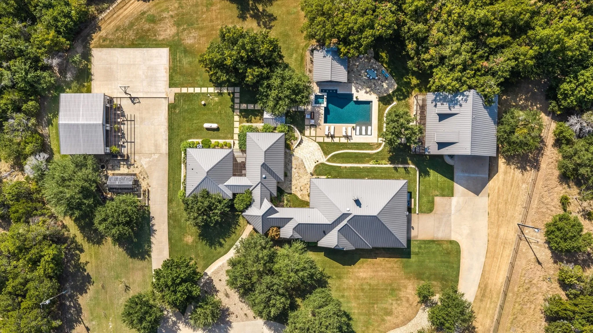 Single Family Residence For Sale in Somervell County , 1281 Shady Oaks Circle, Glen Rose, Texas 76043, 4 Bedroom, 4 Bathroom, 4 Garage spaces, 3,784 Sqft, built in 2008, mls#21369128, Real Estate Agent in Glen Rose, Homes For Sale in Somervell county, Homes For Sale in Glen Rose, Realtor in Glen Rose Texas, Real Estate Brokerage Independent Realty Texas, Luminita Cordes Realtor