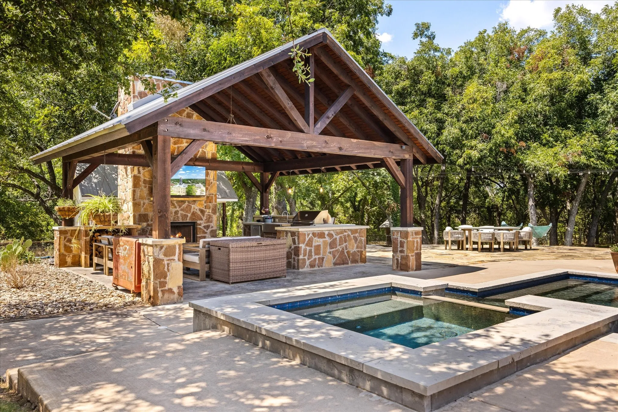 Outdoor Kitchen