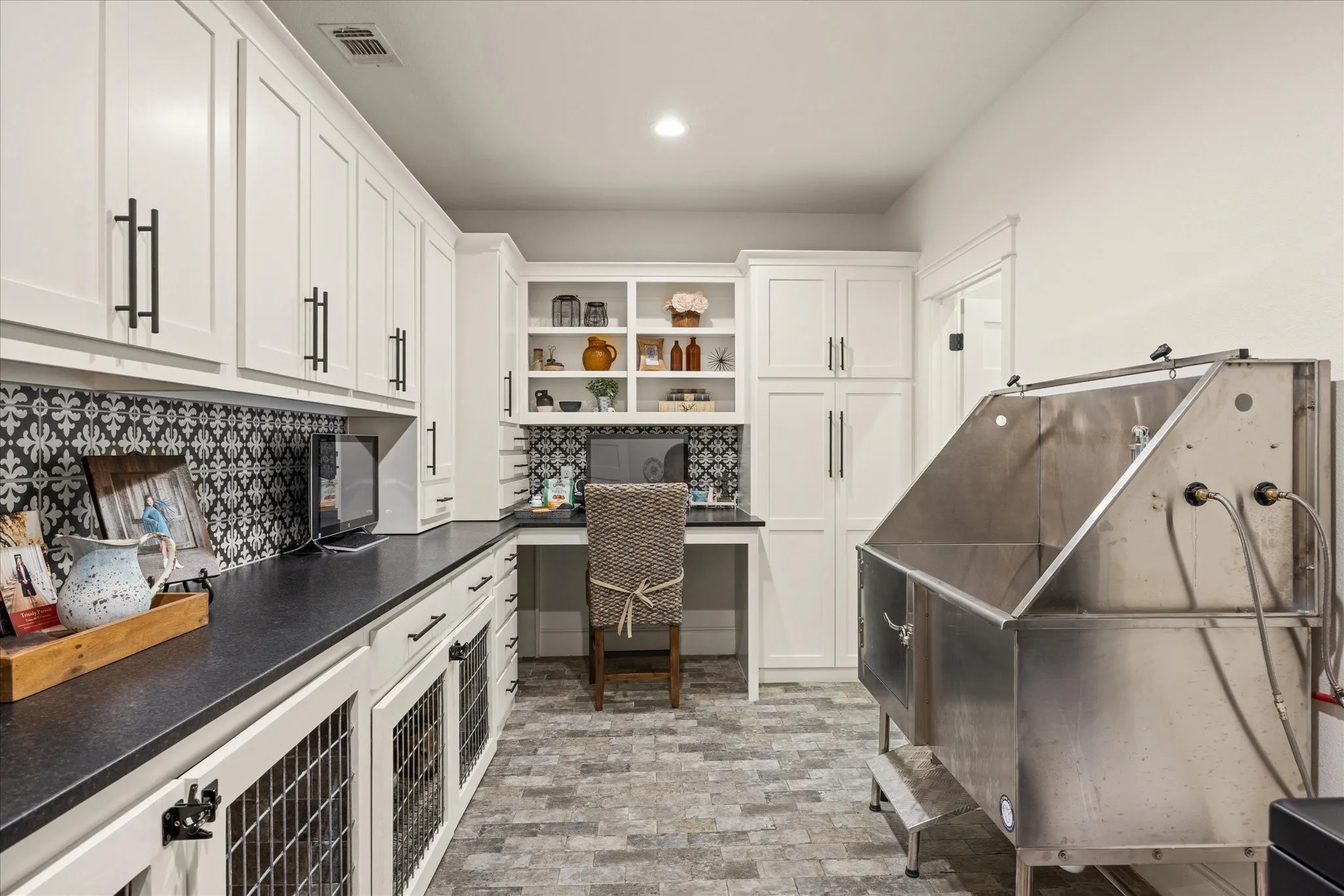 Single Family Residence For Sale in Somervell County , 1281 Shady Oaks Circle, Glen Rose, Texas 76043, 4 Bedroom, 4 Bathroom, 4 Garage spaces, 3,784 Sqft, built in 2008, mls#21369128, Real Estate Agent in Glen Rose, Homes For Sale in Somervell county, Homes For Sale in Glen Rose, Realtor in Glen Rose Texas, Real Estate Brokerage Independent Realty Texas, Luminita Cordes Realtor