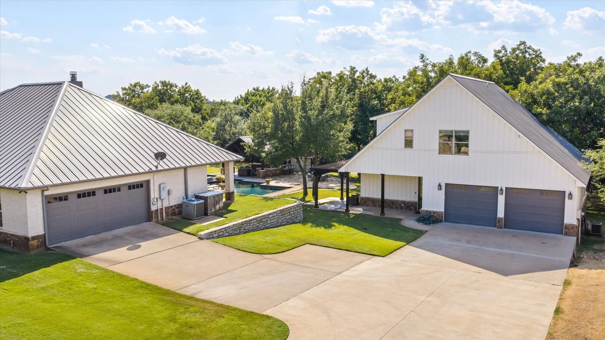 Single Family Residence For Sale in Somervell County , 1281 Shady Oaks Circle, Glen Rose, Texas 76043, 4 Bedroom, 4 Bathroom, 4 Garage spaces, 3,784 Sqft, built in 2008, mls#21369128, Real Estate Agent in Glen Rose, Homes For Sale in Somervell county, Homes For Sale in Glen Rose, Realtor in Glen Rose Texas, Real Estate Brokerage Independent Realty Texas, Luminita Cordes Realtor