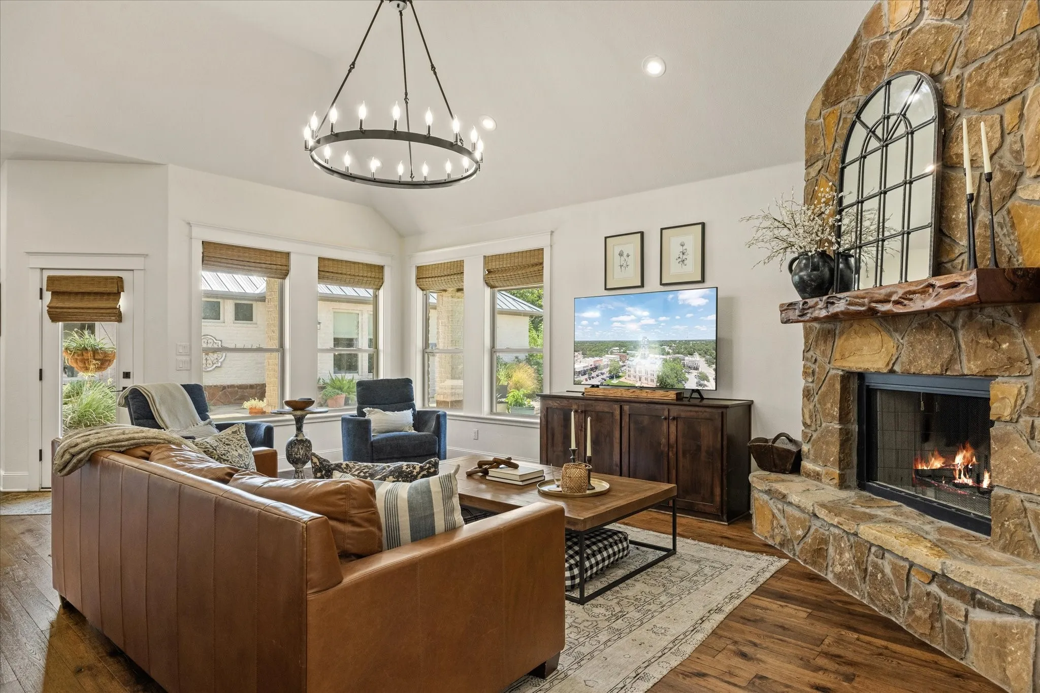 Single Family Residence For Sale in Somervell County , 1281 Shady Oaks Circle, Glen Rose, Texas 76043, 4 Bedroom, 4 Bathroom, 4 Garage spaces, 3,784 Sqft, built in 2008, mls#21369128, Real Estate Agent in Glen Rose, Homes For Sale in Somervell county, Homes For Sale in Glen Rose, Realtor in Glen Rose Texas, Real Estate Brokerage Independent Realty Texas, Luminita Cordes Realtor