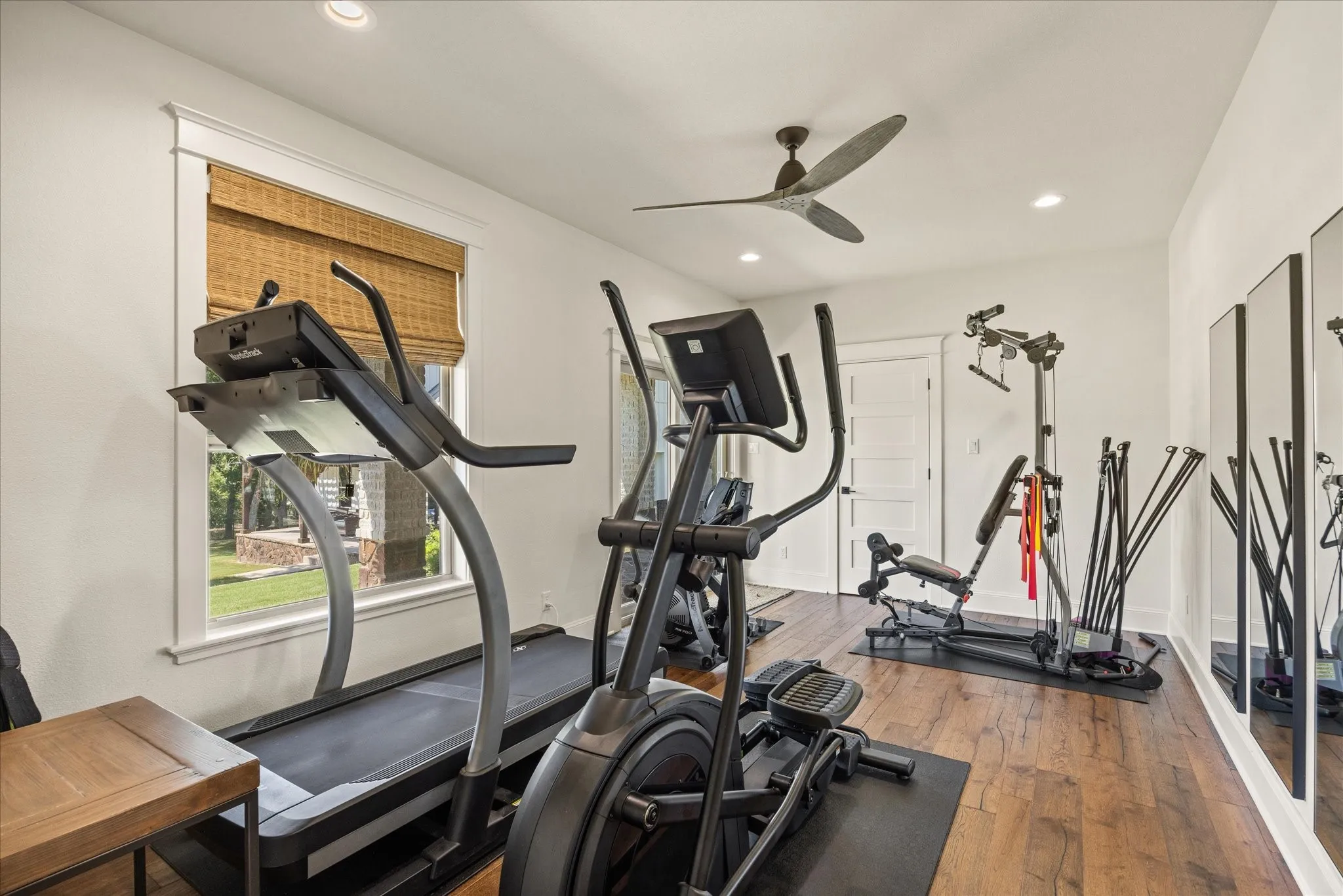 Single Family Residence For Sale in Somervell County , 1281 Shady Oaks Circle, Glen Rose, Texas 76043, 4 Bedroom, 4 Bathroom, 4 Garage spaces, 3,784 Sqft, built in 2008, mls#21369128, Real Estate Agent in Glen Rose, Homes For Sale in Somervell county, Homes For Sale in Glen Rose, Realtor in Glen Rose Texas, Real Estate Brokerage Independent Realty Texas, Luminita Cordes Realtor