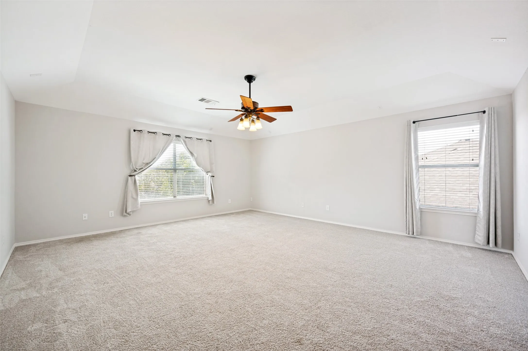 Single Family Residence For Rent in Denton County , 14501 Eaglemont Drive, Little Elm, Texas 75068, 5 Bedroom, 4 Bathroom, 2 Garage spaces, 3,067 Sqft, built in 2004, mls#21369510, Real Estate Agent in Little Elm, Homes For Rent in Denton county, Homes For Rent in Little Elm, Realtor in Little Elm Texas, Real Estate Brokerage Independent Realty Texas, Luminita Cordes Realtor