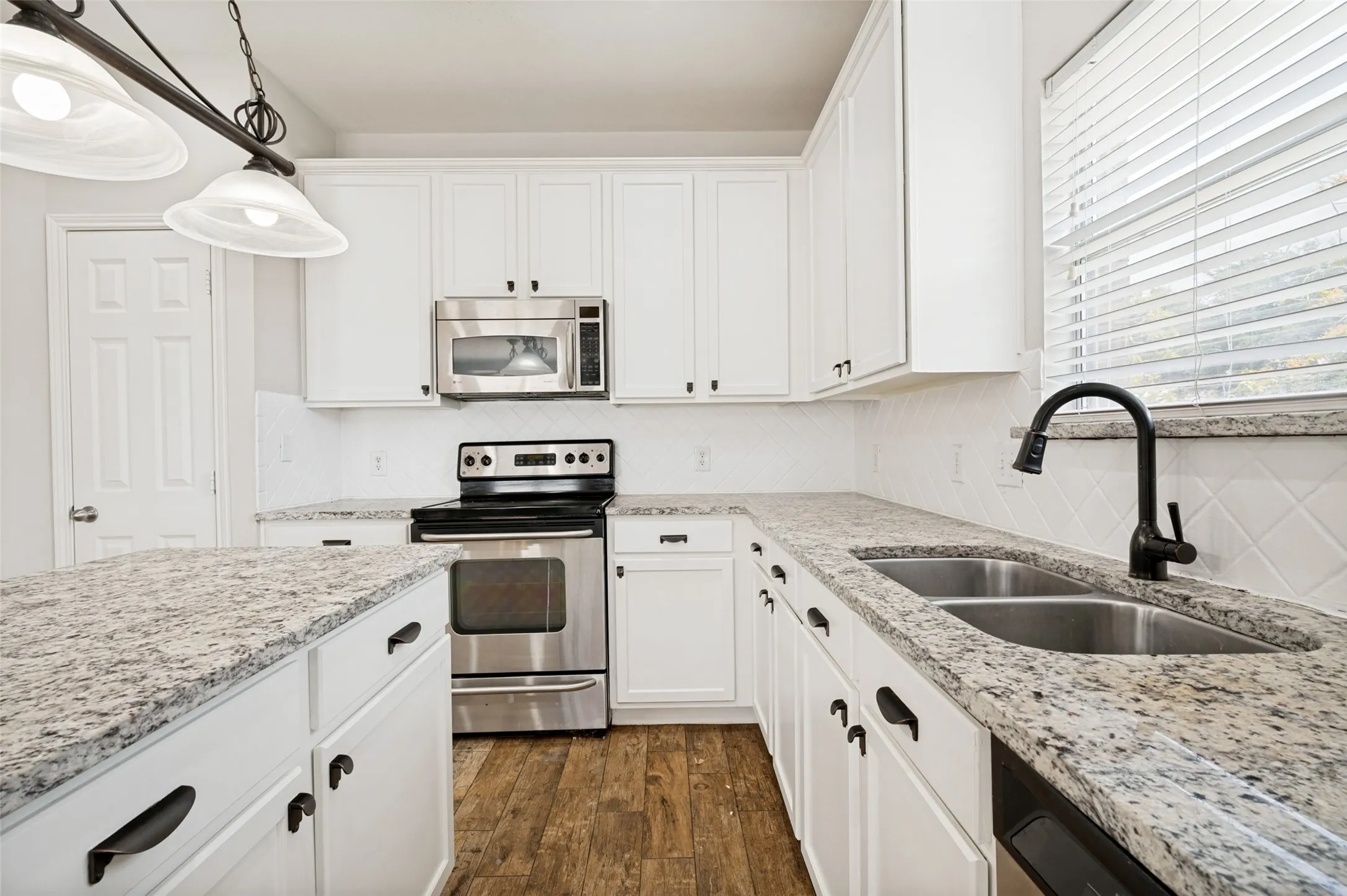 Single Family Residence For Rent in Denton County , 14501 Eaglemont Drive, Little Elm, Texas 75068, 5 Bedroom, 4 Bathroom, 2 Garage spaces, 3,067 Sqft, built in 2004, mls#21369510, Real Estate Agent in Little Elm, Homes For Rent in Denton county, Homes For Rent in Little Elm, Realtor in Little Elm Texas, Real Estate Brokerage Independent Realty Texas, Luminita Cordes Realtor