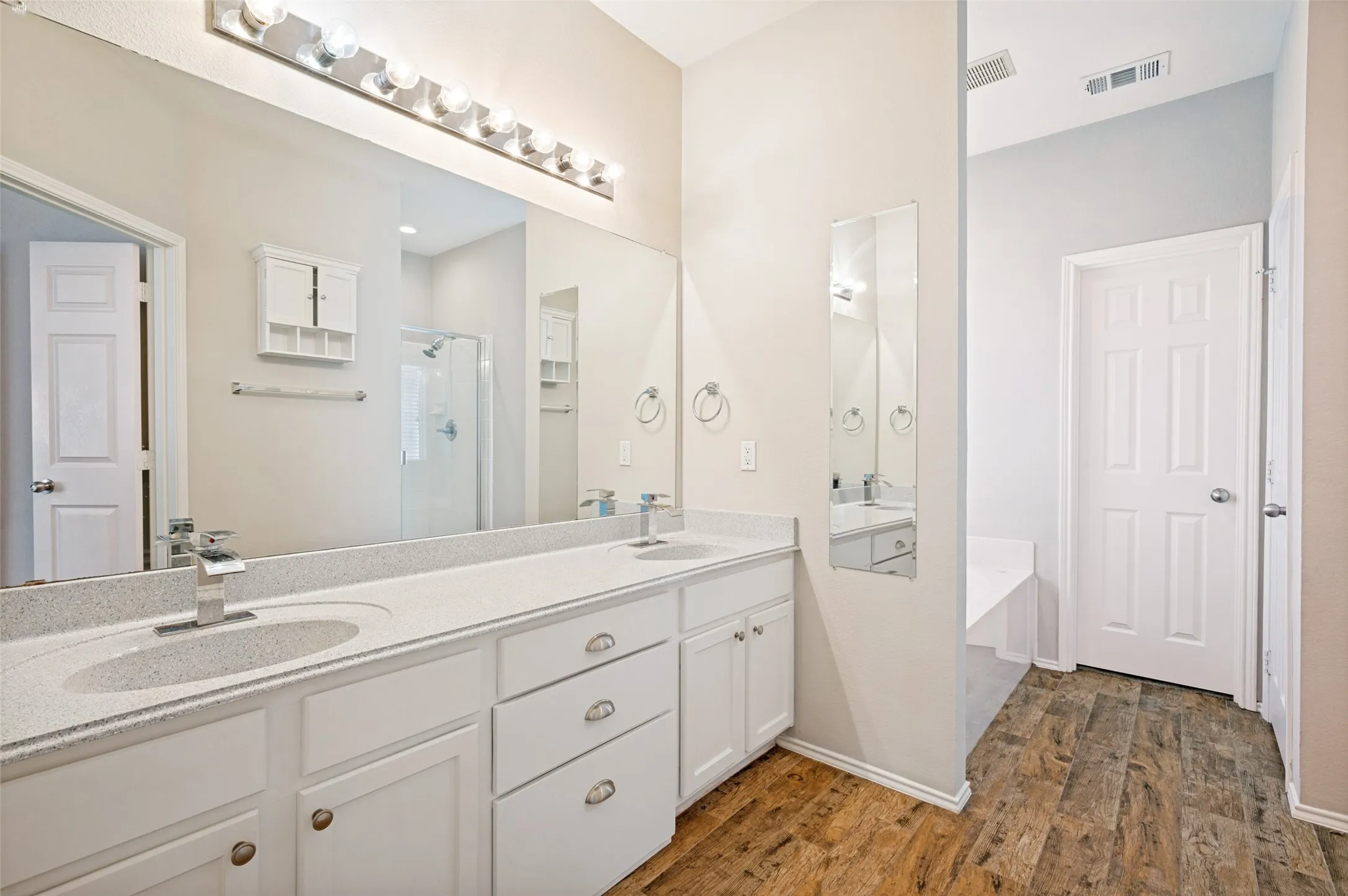 Single Family Residence For Rent in Denton County , 14501 Eaglemont Drive, Little Elm, Texas 75068, 5 Bedroom, 4 Bathroom, 2 Garage spaces, 3,067 Sqft, built in 2004, mls#21369510, Real Estate Agent in Little Elm, Homes For Rent in Denton county, Homes For Rent in Little Elm, Realtor in Little Elm Texas, Real Estate Brokerage Independent Realty Texas, Luminita Cordes Realtor