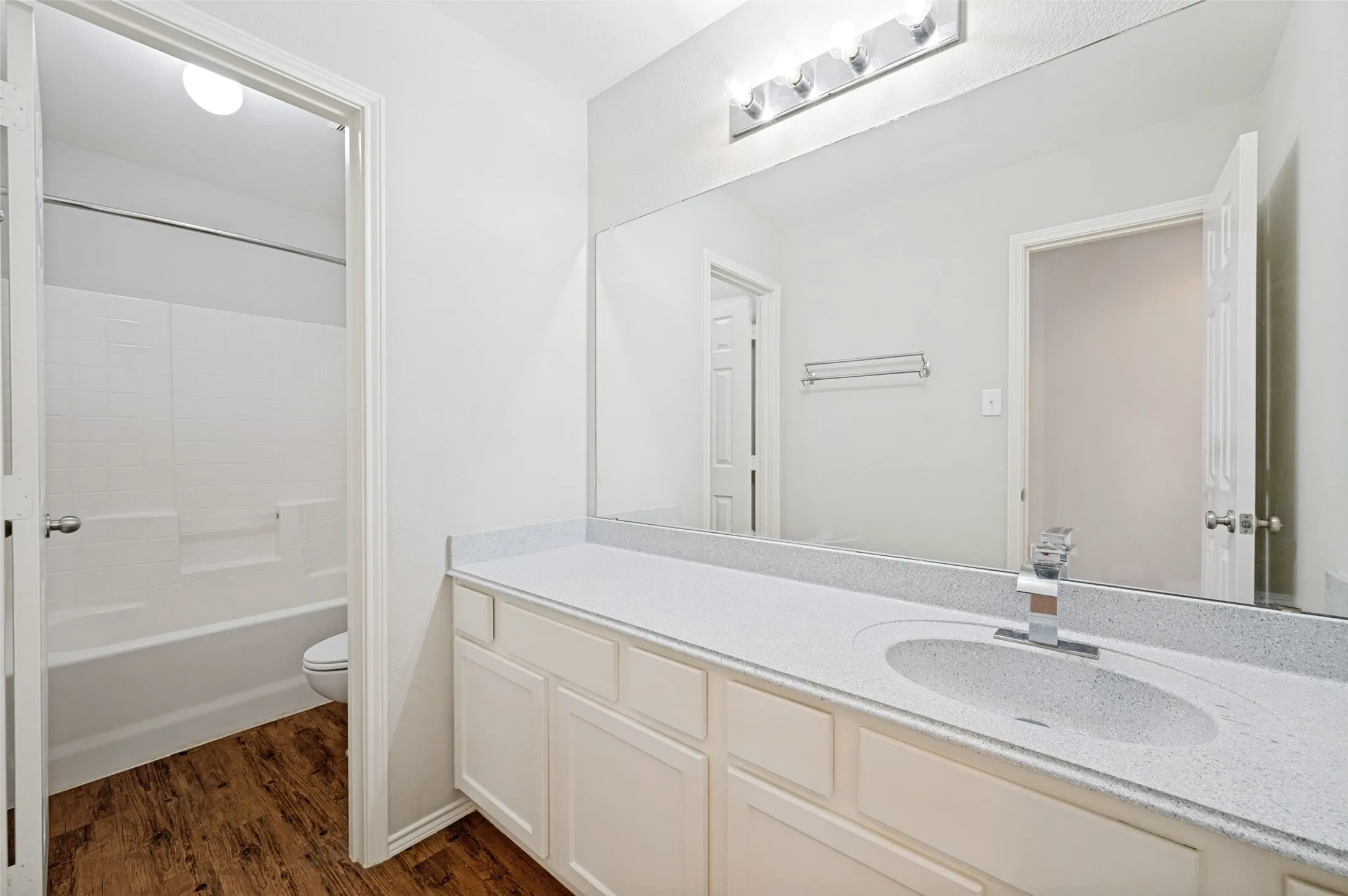 Single Family Residence For Rent in Denton County , 14501 Eaglemont Drive, Little Elm, Texas 75068, 5 Bedroom, 4 Bathroom, 2 Garage spaces, 3,067 Sqft, built in 2004, mls#21369510, Real Estate Agent in Little Elm, Homes For Rent in Denton county, Homes For Rent in Little Elm, Realtor in Little Elm Texas, Real Estate Brokerage Independent Realty Texas, Luminita Cordes Realtor
