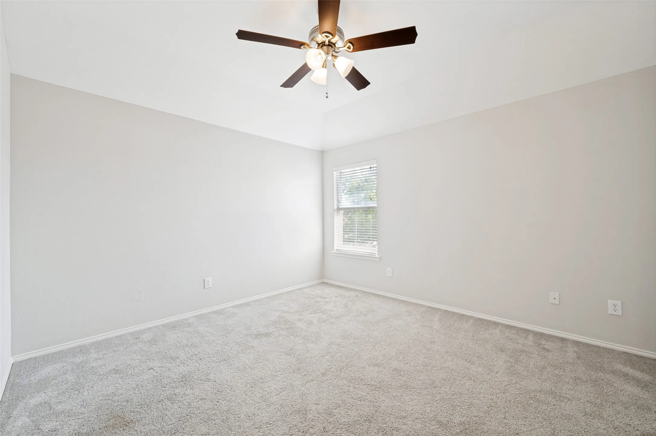 Single Family Residence For Rent in Denton County , 14501 Eaglemont Drive, Little Elm, Texas 75068, 5 Bedroom, 4 Bathroom, 2 Garage spaces, 3,067 Sqft, built in 2004, mls#21369510, Real Estate Agent in Little Elm, Homes For Rent in Denton county, Homes For Rent in Little Elm, Realtor in Little Elm Texas, Real Estate Brokerage Independent Realty Texas, Luminita Cordes Realtor