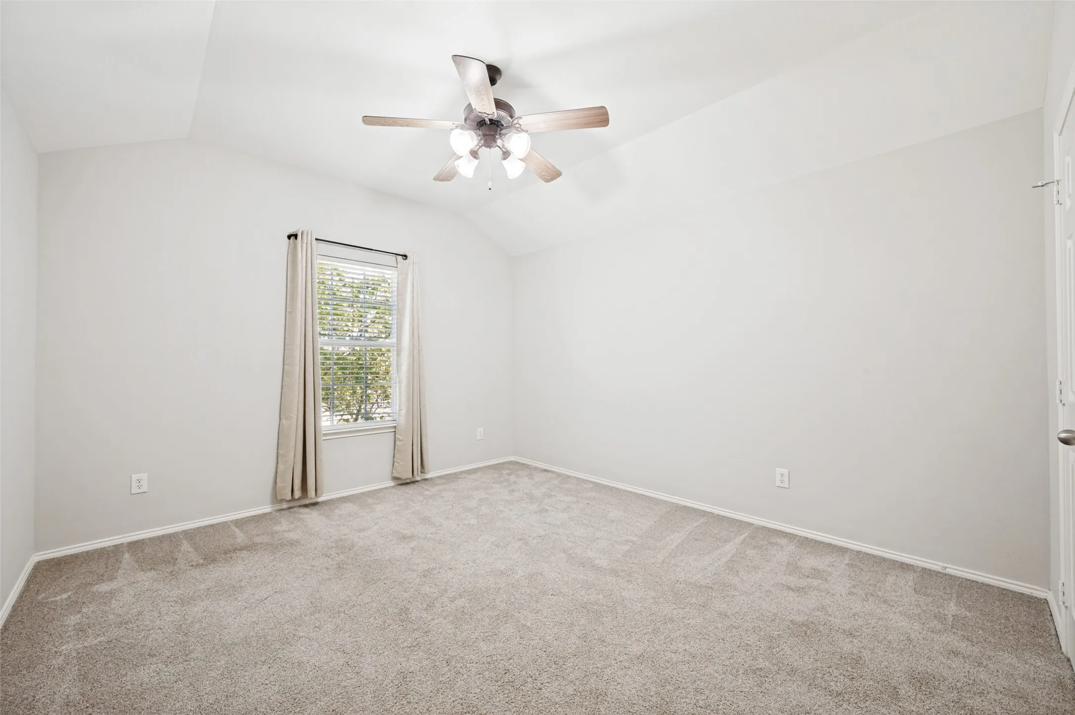 Single Family Residence For Rent in Denton County , 14501 Eaglemont Drive, Little Elm, Texas 75068, 5 Bedroom, 4 Bathroom, 2 Garage spaces, 3,067 Sqft, built in 2004, mls#21369510, Real Estate Agent in Little Elm, Homes For Rent in Denton county, Homes For Rent in Little Elm, Realtor in Little Elm Texas, Real Estate Brokerage Independent Realty Texas, Luminita Cordes Realtor