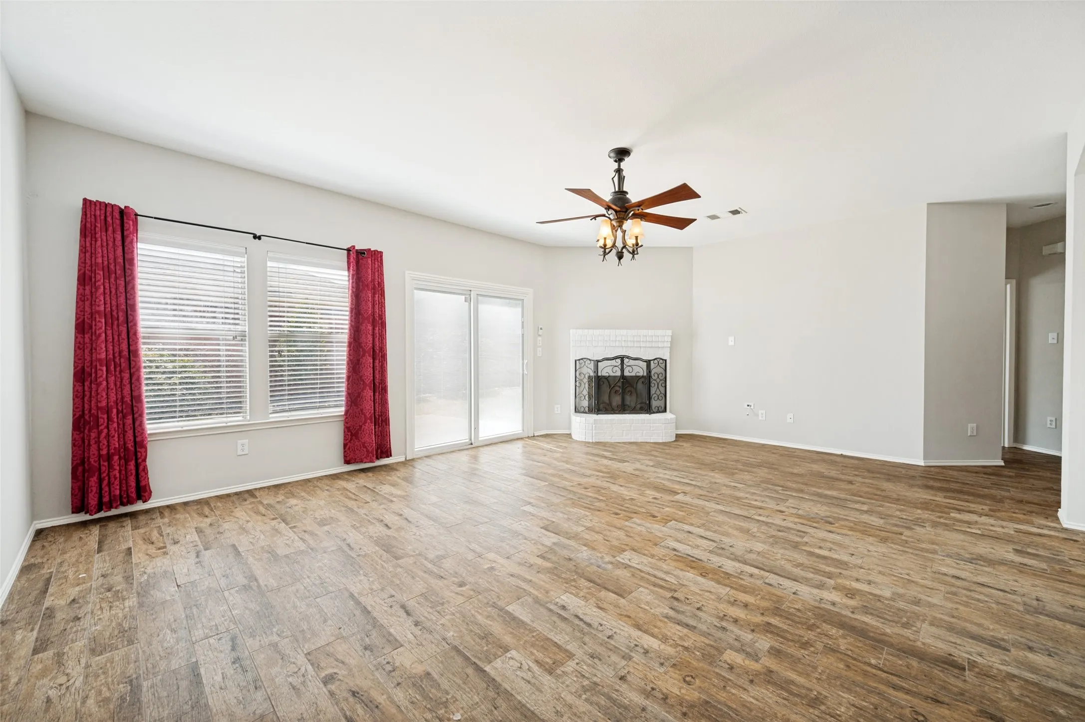 Single Family Residence For Rent in Denton County , 14501 Eaglemont Drive, Little Elm, Texas 75068, 5 Bedroom, 4 Bathroom, 2 Garage spaces, 3,067 Sqft, built in 2004, mls#21369510, Real Estate Agent in Little Elm, Homes For Rent in Denton county, Homes For Rent in Little Elm, Realtor in Little Elm Texas, Real Estate Brokerage Independent Realty Texas, Luminita Cordes Realtor