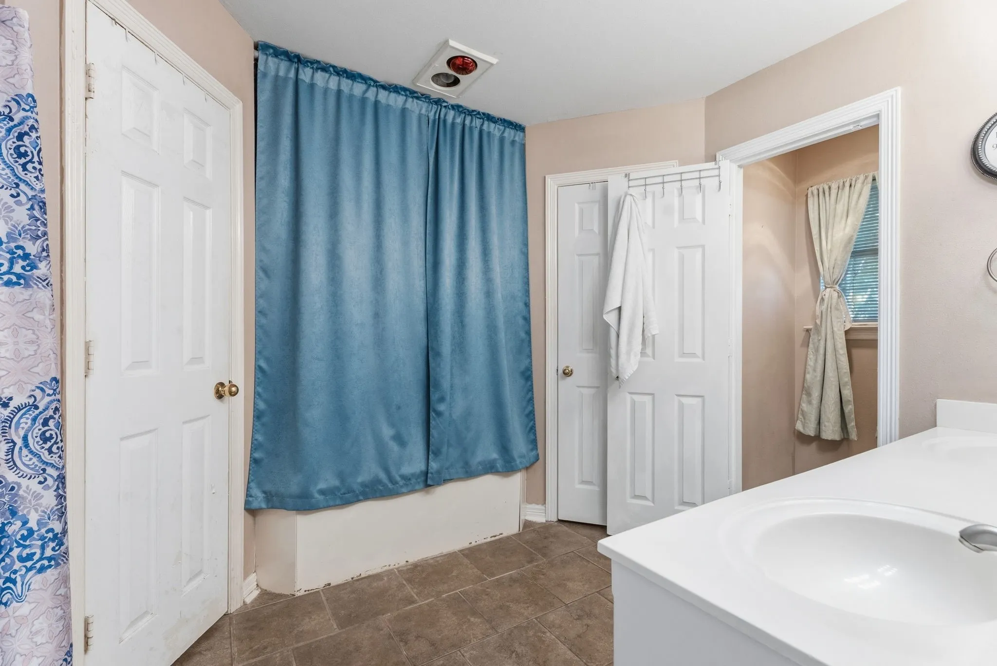 Apartment For Sale in Smith County , 11344 Santa Fe Trail, Tyler, Texas 75703, 3 Bedroom, 2 Bathroom, 2 Garage spaces, 1,900 Sqft, built in 1995, mls#21370339, Real Estate Agent in Tyler, Homes For Sale in Smith county, Homes For Sale in Tyler, Realtor in Tyler Texas, Real Estate Brokerage Independent Realty Texas, Luminita Cordes Realtor