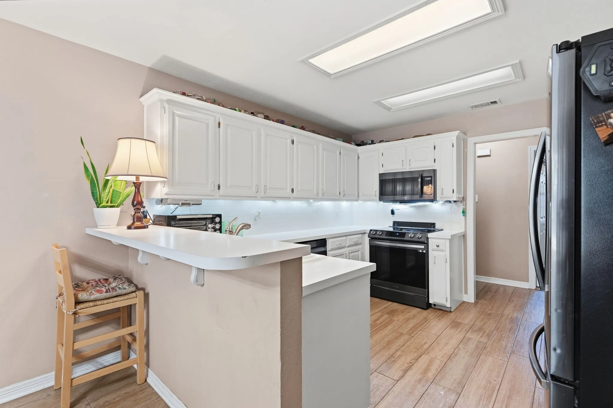 Apartment For Sale in Smith County , 11344 Santa Fe Trail, Tyler, Texas 75703, 3 Bedroom, 2 Bathroom, 2 Garage spaces, 1,900 Sqft, built in 1995, mls#21370339, Real Estate Agent in Tyler, Homes For Sale in Smith county, Homes For Sale in Tyler, Realtor in Tyler Texas, Real Estate Brokerage Independent Realty Texas, Luminita Cordes Realtor