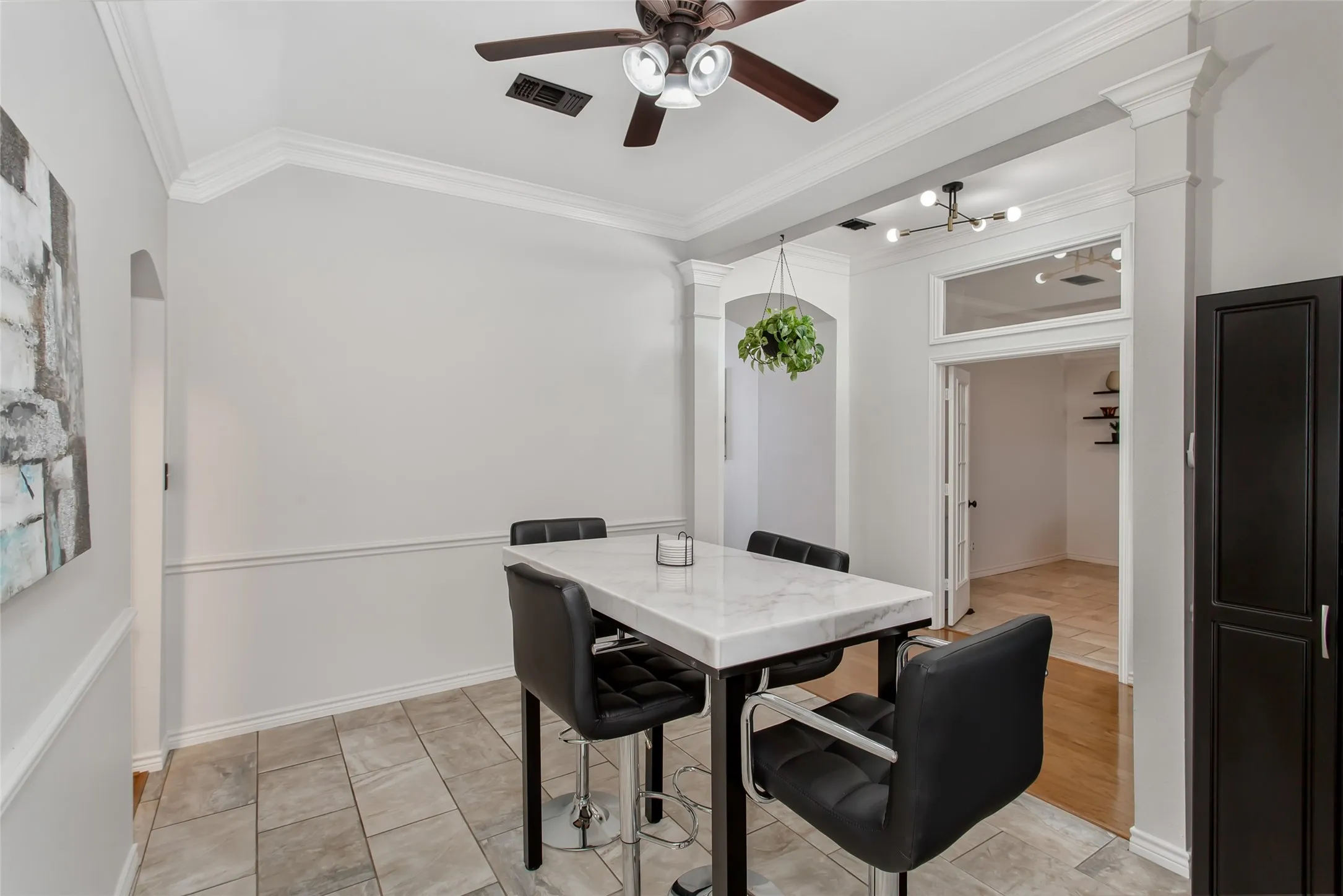 Single Family Residence For Sale in Tarrant County , 2624 Edgefield Trail, Mansfield, Texas 76063, 3 Bedroom, 2 Bathroom, 2 Garage spaces, 2,207 Sqft, built in 2000, mls#21368613, Real Estate Agent in Mansfield, Homes For Sale in Tarrant county, Homes For Sale in Mansfield, Realtor in Mansfield Texas, Real Estate Brokerage Independent Realty Texas, Luminita Cordes Realtor
